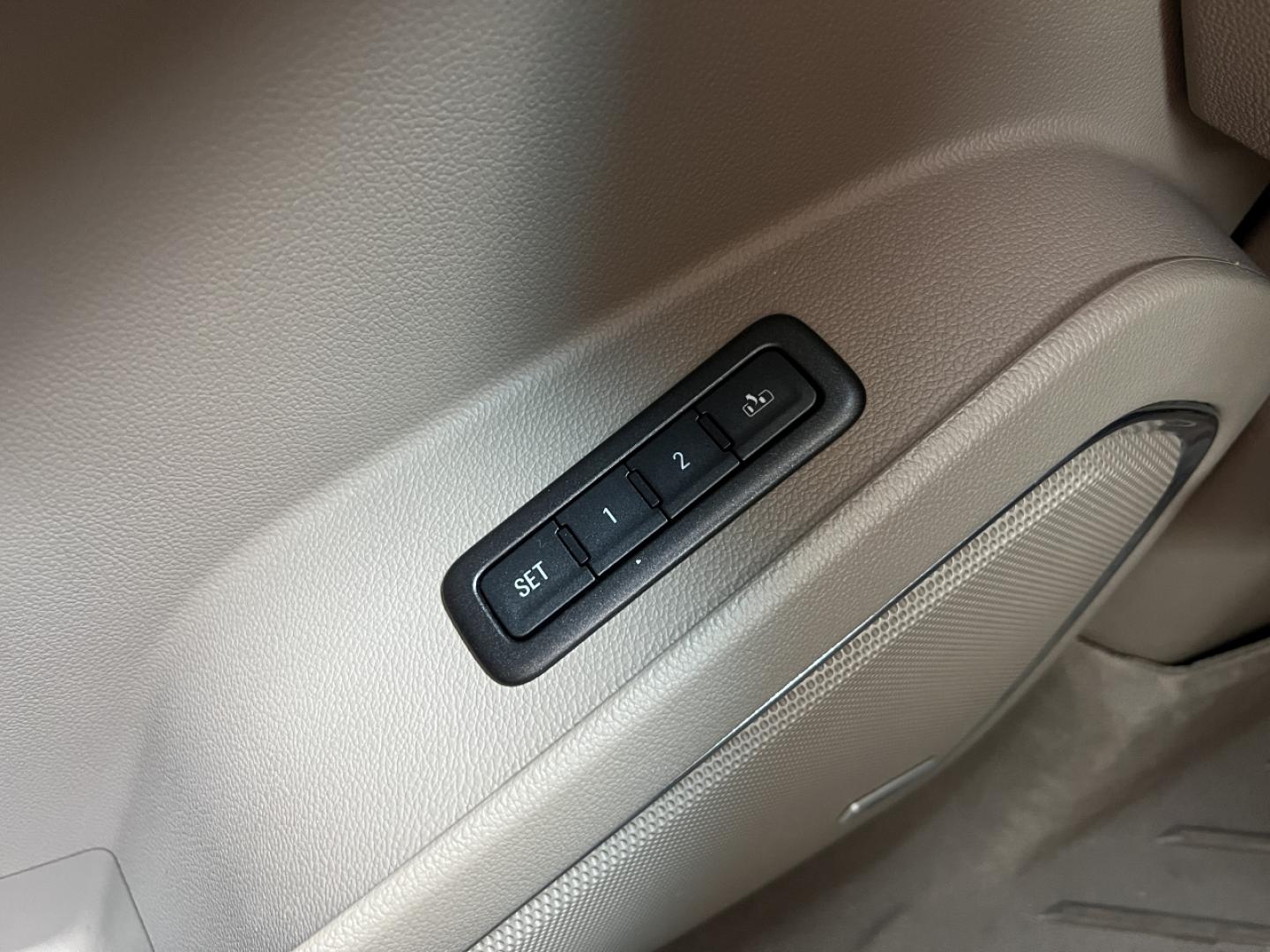 2016 WHITE /Tan Leather GMC Yukon SLT 2WD (1GKS1BKC4GR) with an 5.3L V8 engine, Automatic transmission, located at 506 S. Kingshighway, Cape Girardeau, MO, 63703, (573) 235-5000, 37.294991, -89.553635 - 2016 GMC Yukon SLT 151xxx miles Rear Wheel Drive 5.3L V8 Automatic Leather 3rd Row Navigation Rear Entertainment Power/Heated/Cooled Seats Heated Rear Seats Backup Camera Sunroof Bluetooth Remote Start Cruise Power Windows/Locks/Mirrors We have financing available and we accept trad - Photo#37