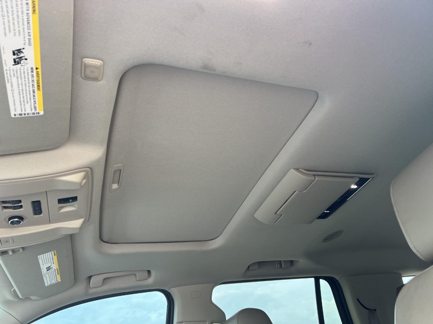 2016 WHITE /Tan Leather GMC Yukon SLT 2WD (1GKS1BKC4GR) with an 5.3L V8 engine, Automatic transmission, located at 506 S. Kingshighway, Cape Girardeau, MO, 63703, (573) 235-5000, 37.294991, -89.553635 - 2016 GMC Yukon SLT 151xxx miles Rear Wheel Drive 5.3L V8 Automatic Leather 3rd Row Navigation Rear Entertainment Power/Heated/Cooled Seats Heated Rear Seats Backup Camera Sunroof Bluetooth Remote Start Cruise Power Windows/Locks/Mirrors We have financing available and we accept trad - Photo#5