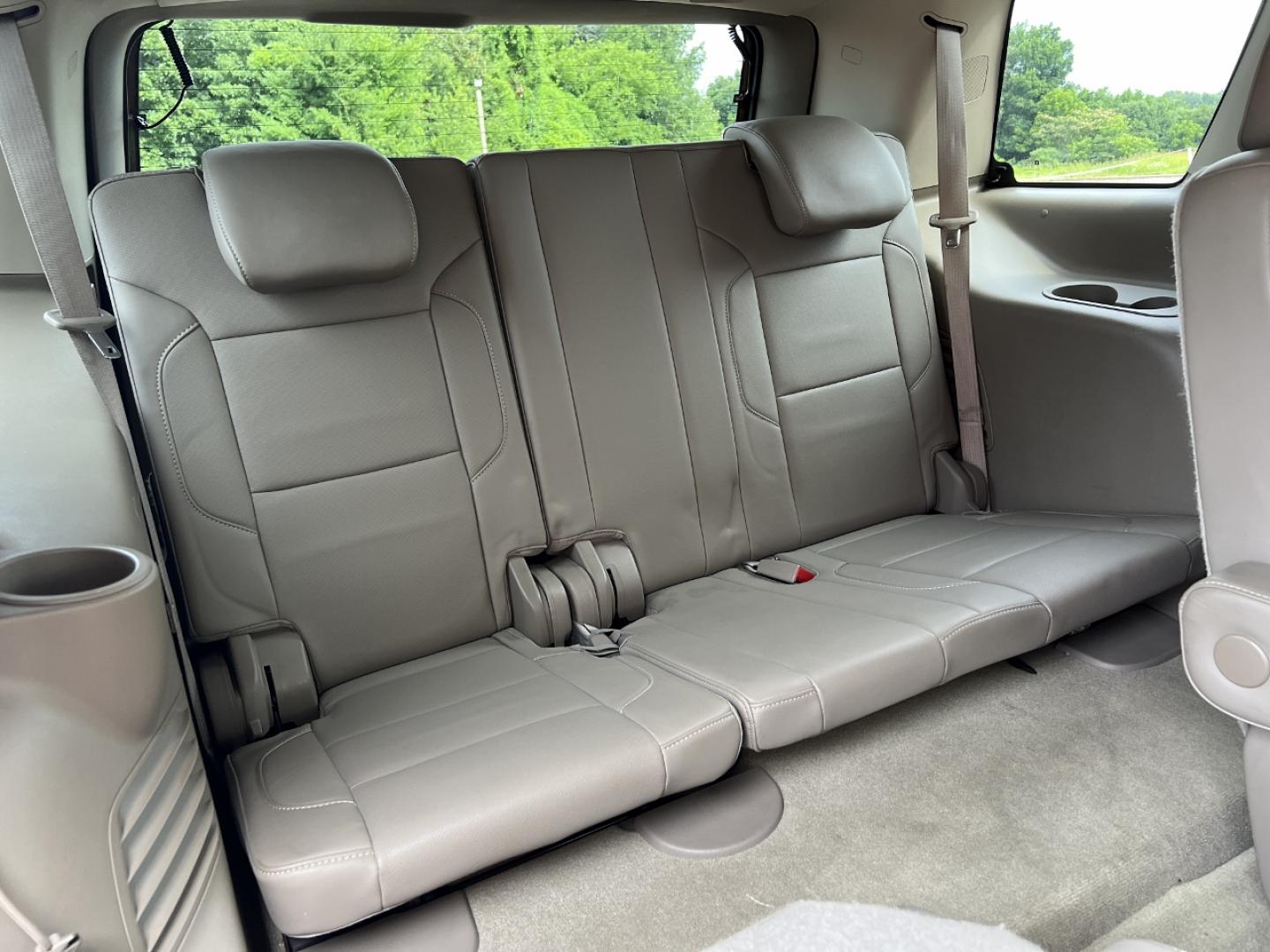 2016 WHITE /Tan Leather GMC Yukon SLT 2WD (1GKS1BKC4GR) with an 5.3L V8 engine, Automatic transmission, located at 506 S. Kingshighway, Cape Girardeau, MO, 63703, (573) 235-5000, 37.294991, -89.553635 - 2016 GMC Yukon SLT 151xxx miles Rear Wheel Drive 5.3L V8 Automatic Leather 3rd Row Navigation Rear Entertainment Power/Heated/Cooled Seats Heated Rear Seats Backup Camera Sunroof Bluetooth Remote Start Cruise Power Windows/Locks/Mirrors We have financing available and we accept trad - Photo#23