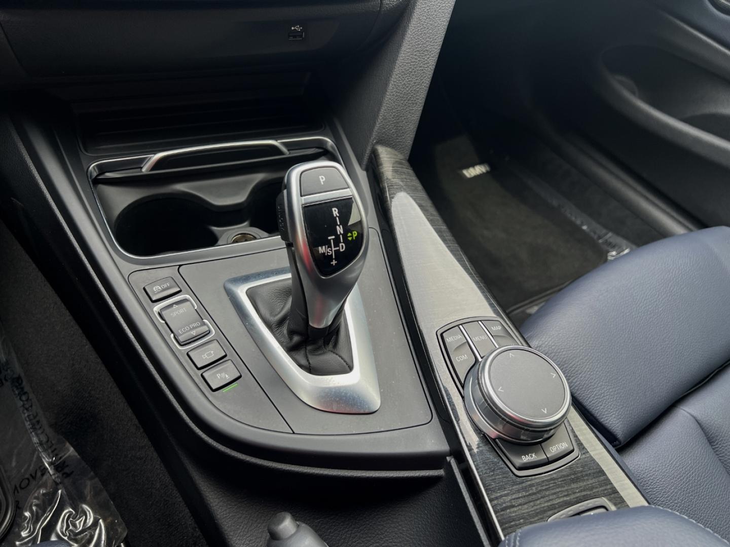 2018 WHITE /Blue Leather BMW 4-Series 440i convertible (WBA4Z7C58JE) with an 3.0L V6 DOHC 24V engine, Automatic transmission, located at 2990 Old Orchard Rd., Jackson, MO, 63755, 37.354214, -89.612106 - 2018 BMW 440i Only 45xxx miles All Wheel Drive 3.0L I6 Automatic Leather Navigation Power/Heated Seats Backup Camera Bluetooth Cruise Power Windows/Locks/Mirrors We have financing available and we accept trades! Fill out a credit application on our website or come by today! If you have - Photo#26