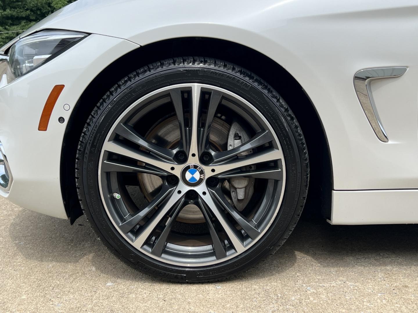 2018 WHITE /Blue Leather BMW 4-Series 440i convertible (WBA4Z7C58JE) with an 3.0L V6 DOHC 24V engine, Automatic transmission, located at 2990 Old Orchard Rd., Jackson, MO, 63755, 37.354214, -89.612106 - 2018 BMW 440i Only 45xxx miles All Wheel Drive 3.0L I6 Automatic Leather Navigation Power/Heated Seats Backup Camera Bluetooth Cruise Power Windows/Locks/Mirrors We have financing available and we accept trades! Fill out a credit application on our website or come by today! If you have - Photo#37