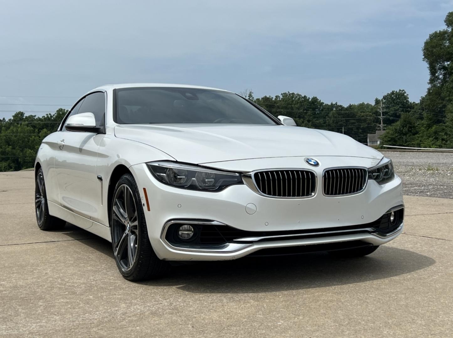 2018 WHITE /Blue Leather BMW 4-Series 440i convertible (WBA4Z7C58JE) with an 3.0L V6 DOHC 24V engine, Automatic transmission, located at 2990 Old Orchard Rd., Jackson, MO, 63755, 37.354214, -89.612106 - 2018 BMW 440i Only 45xxx miles All Wheel Drive 3.0L I6 Automatic Leather Navigation Power/Heated Seats Backup Camera Bluetooth Cruise Power Windows/Locks/Mirrors We have financing available and we accept trades! Fill out a credit application on our website or come by today! If you have - Photo#8
