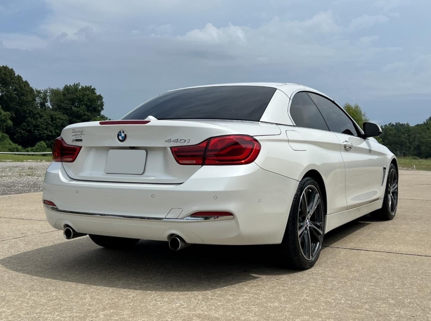 2018 WHITE /Blue Leather BMW 4-Series 440i convertible (WBA4Z7C58JE) with an 3.0L V6 DOHC 24V engine, Automatic transmission, located at 2990 Old Orchard Rd., Jackson, MO, 63755, 37.354214, -89.612106 - 2018 BMW 440i Only 45xxx miles All Wheel Drive 3.0L I6 Automatic Leather Navigation Power/Heated Seats Backup Camera Bluetooth Cruise Power Windows/Locks/Mirrors We have financing available and we accept trades! Fill out a credit application on our website or come by today! If you have - Photo#12