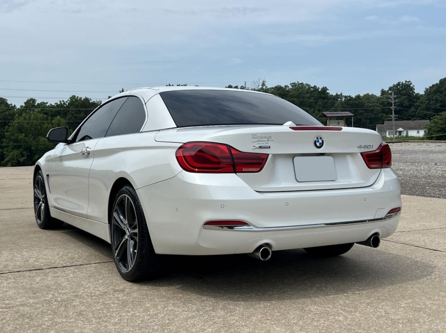 2018 WHITE /Blue Leather BMW 4-Series 440i convertible (WBA4Z7C58JE) with an 3.0L V6 DOHC 24V engine, Automatic transmission, located at 2990 Old Orchard Rd., Jackson, MO, 63755, 37.354214, -89.612106 - 2018 BMW 440i Only 45xxx miles All Wheel Drive 3.0L I6 Automatic Leather Navigation Power/Heated Seats Backup Camera Bluetooth Cruise Power Windows/Locks/Mirrors We have financing available and we accept trades! Fill out a credit application on our website or come by today! If you have - Photo#13