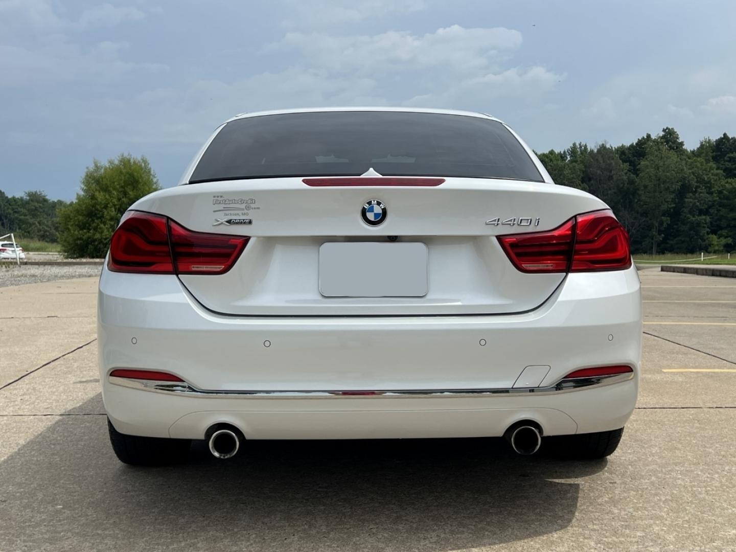 2018 WHITE /Blue Leather BMW 4-Series 440i convertible (WBA4Z7C58JE) with an 3.0L V6 DOHC 24V engine, Automatic transmission, located at 2990 Old Orchard Rd., Jackson, MO, 63755, 37.354214, -89.612106 - 2018 BMW 440i Only 45xxx miles All Wheel Drive 3.0L I6 Automatic Leather Navigation Power/Heated Seats Backup Camera Bluetooth Cruise Power Windows/Locks/Mirrors We have financing available and we accept trades! Fill out a credit application on our website or come by today! If you have - Photo#14