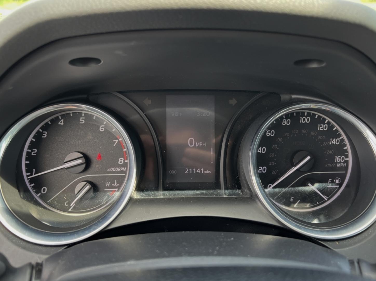 2020 SILVER /Gray Cloth Toyota Camry LE (4T1C11AK0LU) with an 2.5L 4 Cyl. engine, Automatic transmission, located at 506 S. Kingshighway, Cape Girardeau, MO, 63703, (573) 235-5000, 37.294991, -89.553635 - 2020 Toyota Camry LE 1-Owner Only 21xxx miles Front Wheel Drive 2.5L 4 Cyl. Automatic Backup Camera Power Driver Seat Bluetooth Cruise Power Windows/Locks/Mirrors We have financing available and we accept trades! Fill out a credit application on our website or come by today! If you have - Photo#1