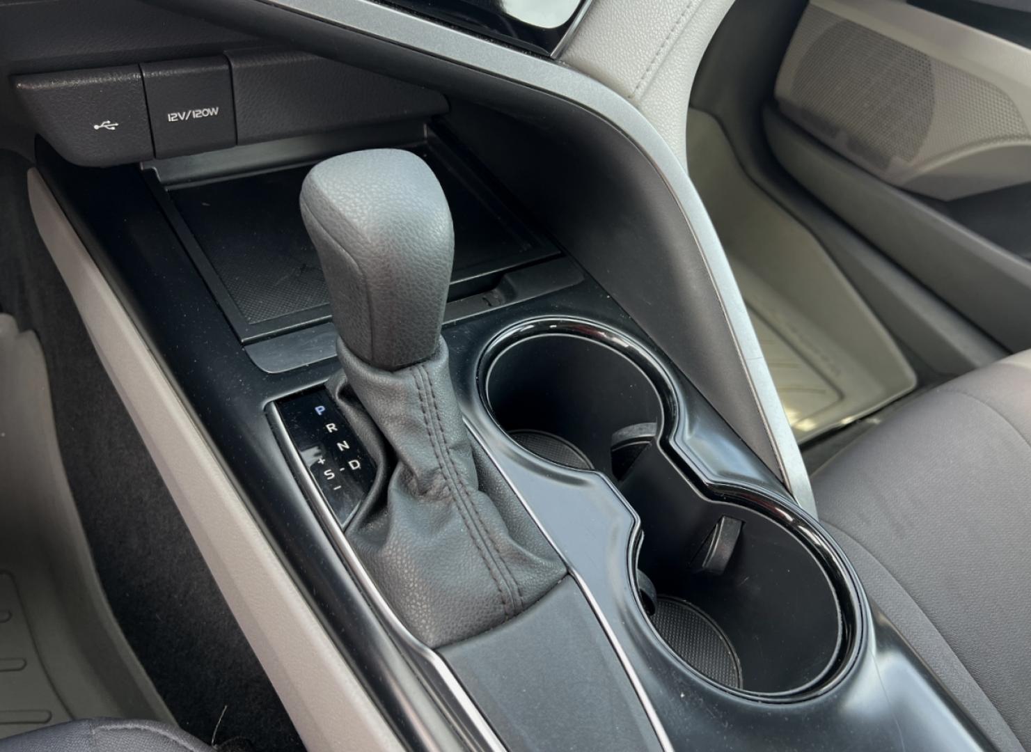 2020 SILVER /Gray Cloth Toyota Camry LE (4T1C11AK0LU) with an 2.5L 4 Cyl. engine, Automatic transmission, located at 506 S. Kingshighway, Cape Girardeau, MO, 63703, (573) 235-5000, 37.294991, -89.553635 - 2020 Toyota Camry LE 1-Owner Only 21xxx miles Front Wheel Drive 2.5L 4 Cyl. Automatic Backup Camera Power Driver Seat Bluetooth Cruise Power Windows/Locks/Mirrors We have financing available and we accept trades! Fill out a credit application on our website or come by today! If you have - Photo#20