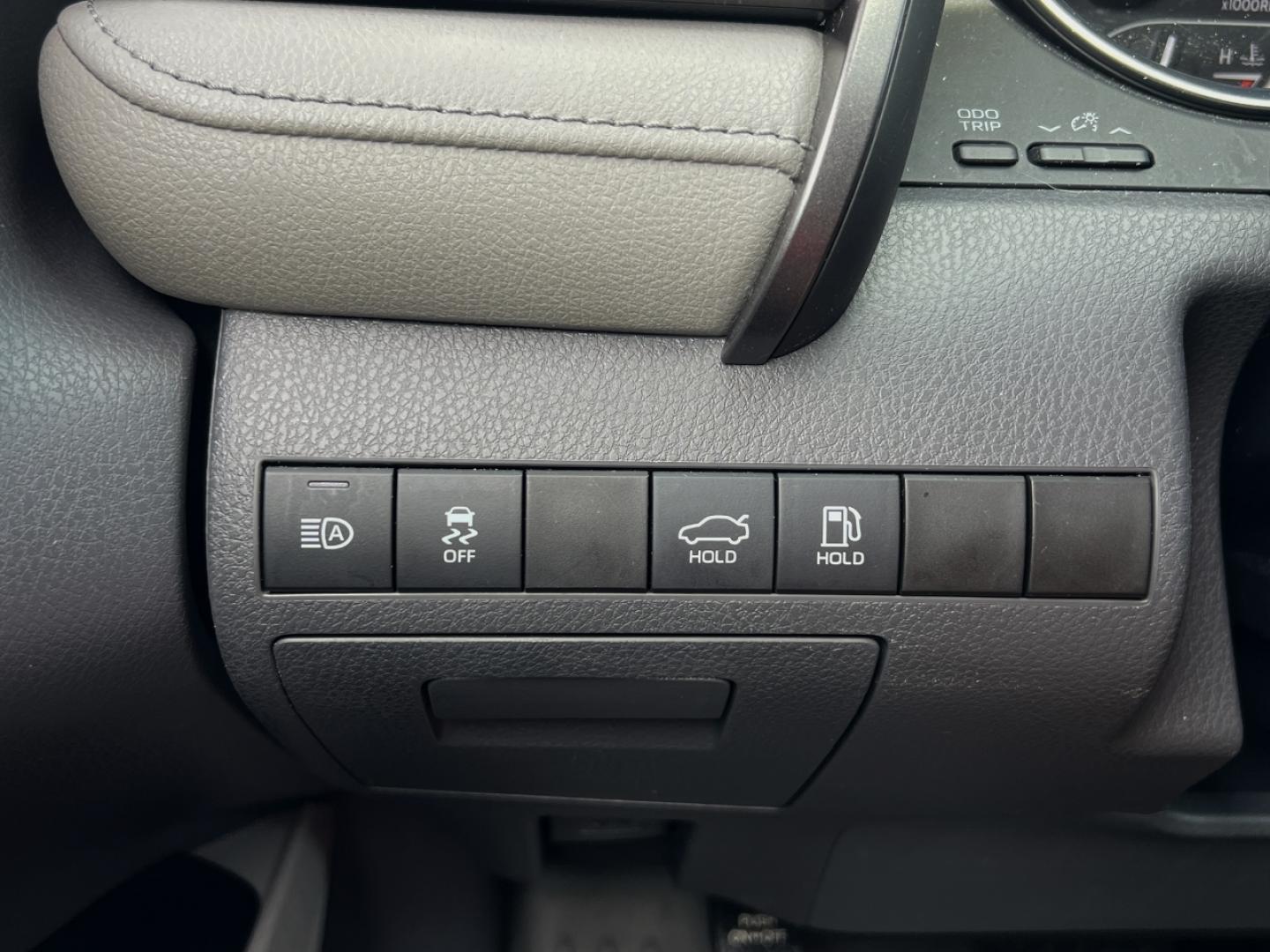 2020 SILVER /Gray Cloth Toyota Camry LE (4T1C11AK0LU) with an 2.5L 4 Cyl. engine, Automatic transmission, located at 506 S. Kingshighway, Cape Girardeau, MO, 63703, (573) 235-5000, 37.294991, -89.553635 - 2020 Toyota Camry LE 1-Owner Only 21xxx miles Front Wheel Drive 2.5L 4 Cyl. Automatic Backup Camera Power Driver Seat Bluetooth Cruise Power Windows/Locks/Mirrors We have financing available and we accept trades! Fill out a credit application on our website or come by today! If you have - Photo#26