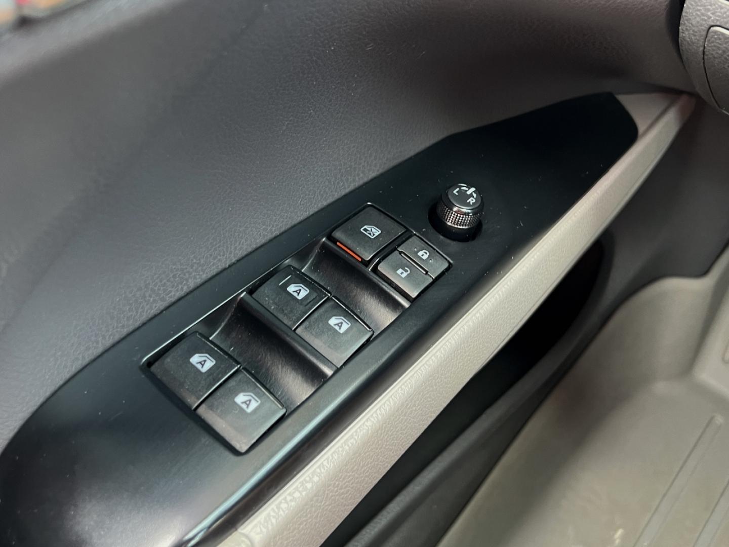 2020 SILVER /Gray Cloth Toyota Camry LE (4T1C11AK0LU) with an 2.5L 4 Cyl. engine, Automatic transmission, located at 506 S. Kingshighway, Cape Girardeau, MO, 63703, (573) 235-5000, 37.294991, -89.553635 - 2020 Toyota Camry LE 1-Owner Only 21xxx miles Front Wheel Drive 2.5L 4 Cyl. Automatic Backup Camera Power Driver Seat Bluetooth Cruise Power Windows/Locks/Mirrors We have financing available and we accept trades! Fill out a credit application on our website or come by today! If you have - Photo#25