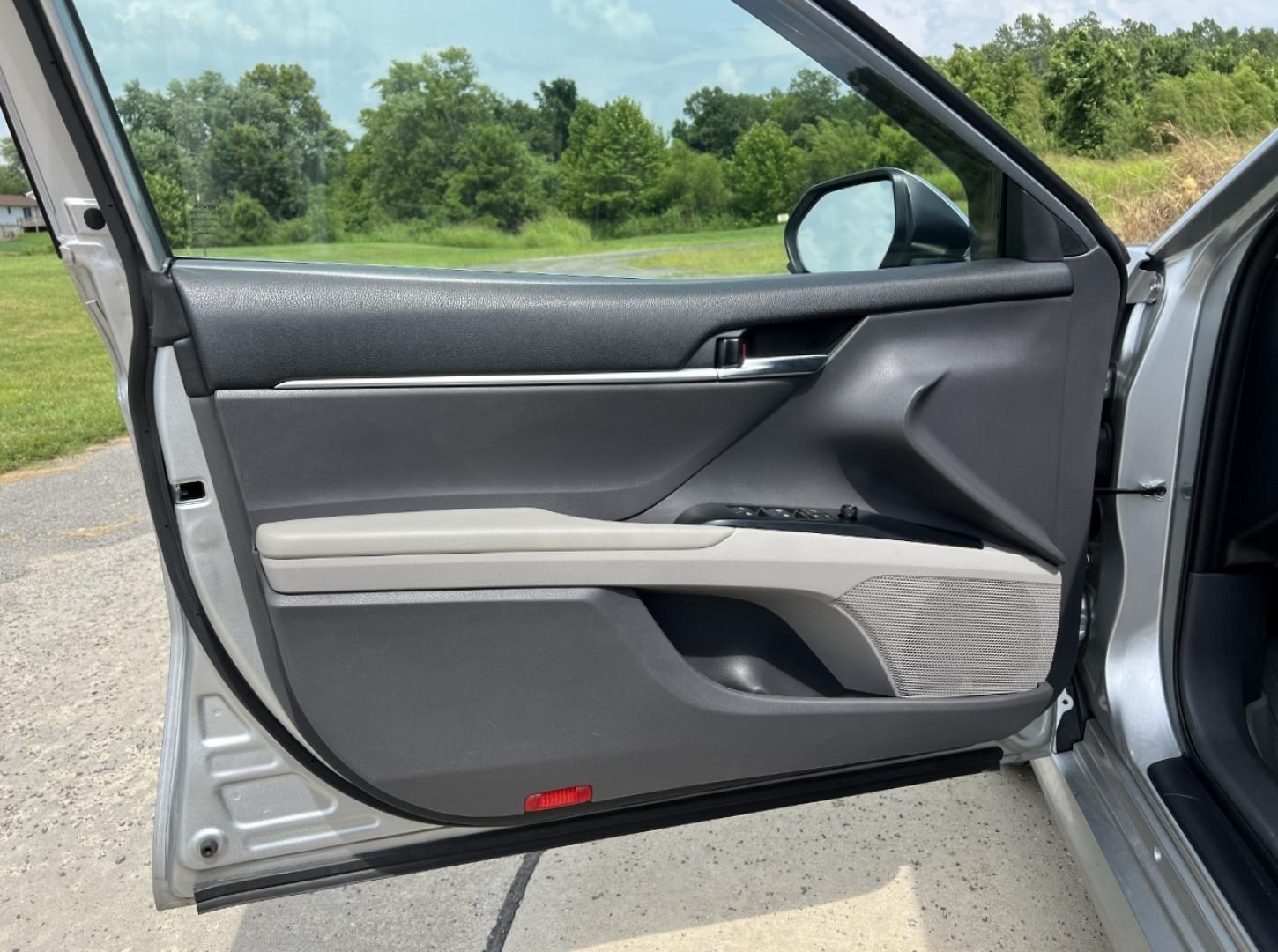 2020 SILVER /Gray Cloth Toyota Camry LE (4T1C11AK0LU) with an 2.5L 4 Cyl. engine, Automatic transmission, located at 506 S. Kingshighway, Cape Girardeau, MO, 63703, (573) 235-5000, 37.294991, -89.553635 - 2020 Toyota Camry LE 1-Owner Only 21xxx miles Front Wheel Drive 2.5L 4 Cyl. Automatic Backup Camera Power Driver Seat Bluetooth Cruise Power Windows/Locks/Mirrors We have financing available and we accept trades! Fill out a credit application on our website or come by today! If you have - Photo#10