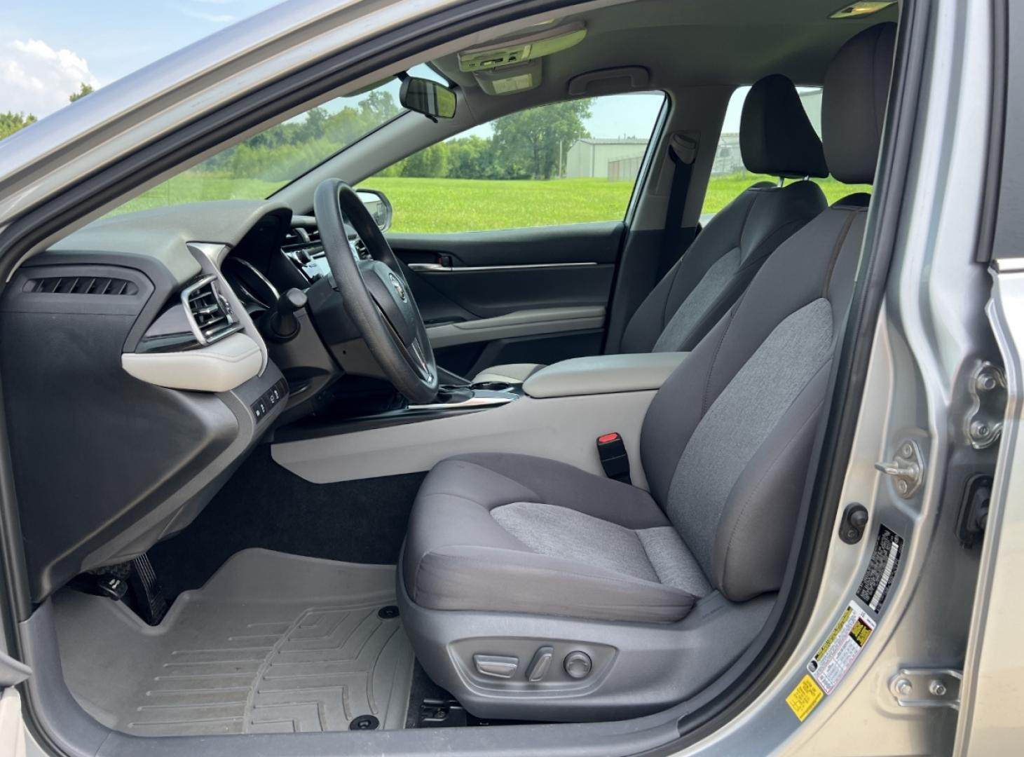 2020 SILVER /Gray Cloth Toyota Camry LE (4T1C11AK0LU) with an 2.5L 4 Cyl. engine, Automatic transmission, located at 506 S. Kingshighway, Cape Girardeau, MO, 63703, (573) 235-5000, 37.294991, -89.553635 - 2020 Toyota Camry LE 1-Owner Only 21xxx miles Front Wheel Drive 2.5L 4 Cyl. Automatic Backup Camera Power Driver Seat Bluetooth Cruise Power Windows/Locks/Mirrors We have financing available and we accept trades! Fill out a credit application on our website or come by today! If you have - Photo#11