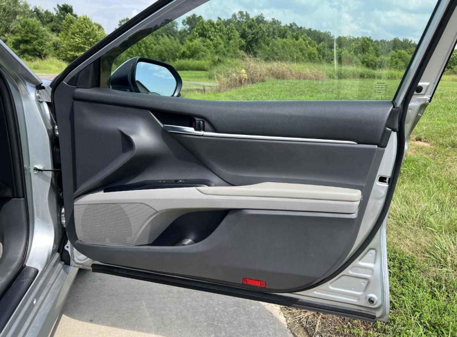 2020 SILVER /Gray Cloth Toyota Camry LE (4T1C11AK0LU) with an 2.5L 4 Cyl. engine, Automatic transmission, located at 506 S. Kingshighway, Cape Girardeau, MO, 63703, (573) 235-5000, 37.294991, -89.553635 - 2020 Toyota Camry LE 1-Owner Only 21xxx miles Front Wheel Drive 2.5L 4 Cyl. Automatic Backup Camera Power Driver Seat Bluetooth Cruise Power Windows/Locks/Mirrors We have financing available and we accept trades! Fill out a credit application on our website or come by today! If you have - Photo#12