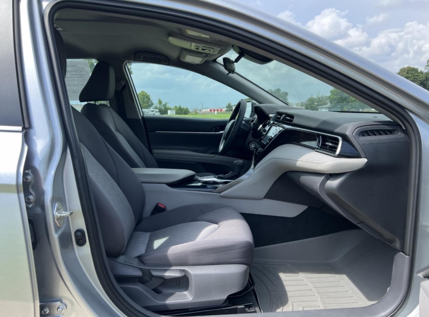 2020 SILVER /Gray Cloth Toyota Camry LE (4T1C11AK0LU) with an 2.5L 4 Cyl. engine, Automatic transmission, located at 506 S. Kingshighway, Cape Girardeau, MO, 63703, (573) 235-5000, 37.294991, -89.553635 - 2020 Toyota Camry LE 1-Owner Only 21xxx miles Front Wheel Drive 2.5L 4 Cyl. Automatic Backup Camera Power Driver Seat Bluetooth Cruise Power Windows/Locks/Mirrors We have financing available and we accept trades! Fill out a credit application on our website or come by today! If you have - Photo#13