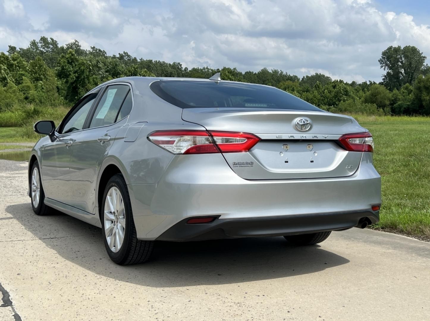 2020 SILVER /Gray Cloth Toyota Camry LE (4T1C11AK0LU) with an 2.5L 4 Cyl. engine, Automatic transmission, located at 506 S. Kingshighway, Cape Girardeau, MO, 63703, (573) 235-5000, 37.294991, -89.553635 - 2020 Toyota Camry LE 1-Owner Only 21xxx miles Front Wheel Drive 2.5L 4 Cyl. Automatic Backup Camera Power Driver Seat Bluetooth Cruise Power Windows/Locks/Mirrors We have financing available and we accept trades! Fill out a credit application on our website or come by today! If you have - Photo#6