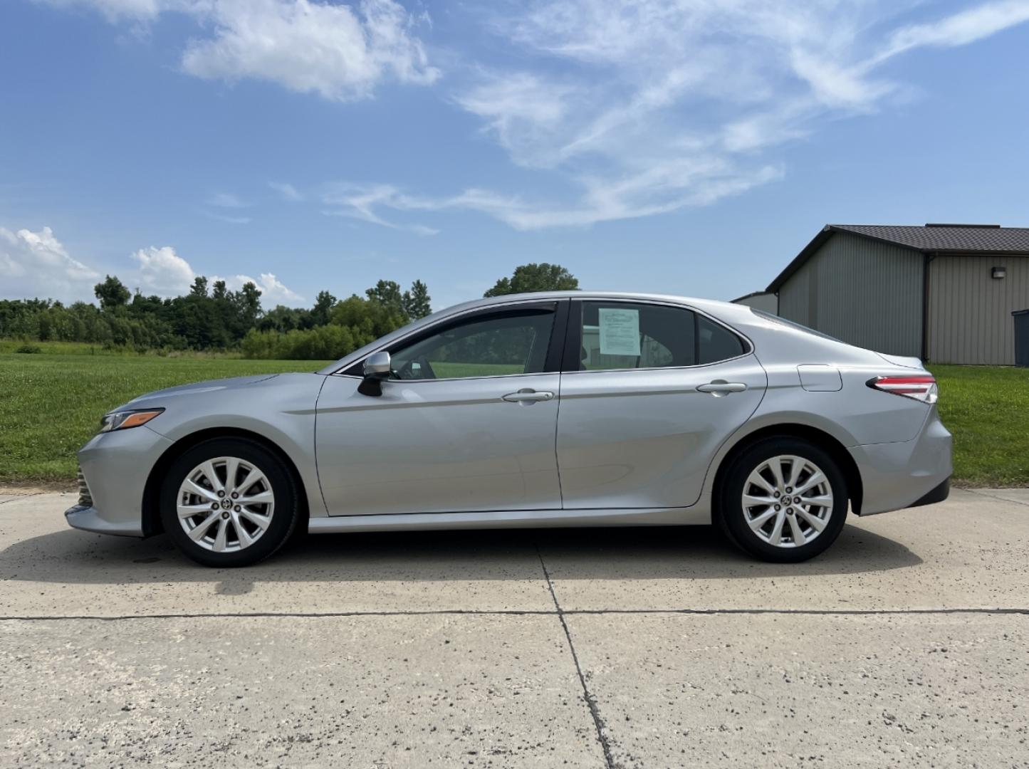 2020 SILVER /Gray Cloth Toyota Camry LE (4T1C11AK0LU) with an 2.5L 4 Cyl. engine, Automatic transmission, located at 506 S. Kingshighway, Cape Girardeau, MO, 63703, (573) 235-5000, 37.294991, -89.553635 - 2020 Toyota Camry LE 1-Owner Only 21xxx miles Front Wheel Drive 2.5L 4 Cyl. Automatic Backup Camera Power Driver Seat Bluetooth Cruise Power Windows/Locks/Mirrors We have financing available and we accept trades! Fill out a credit application on our website or come by today! If you have - Photo#5