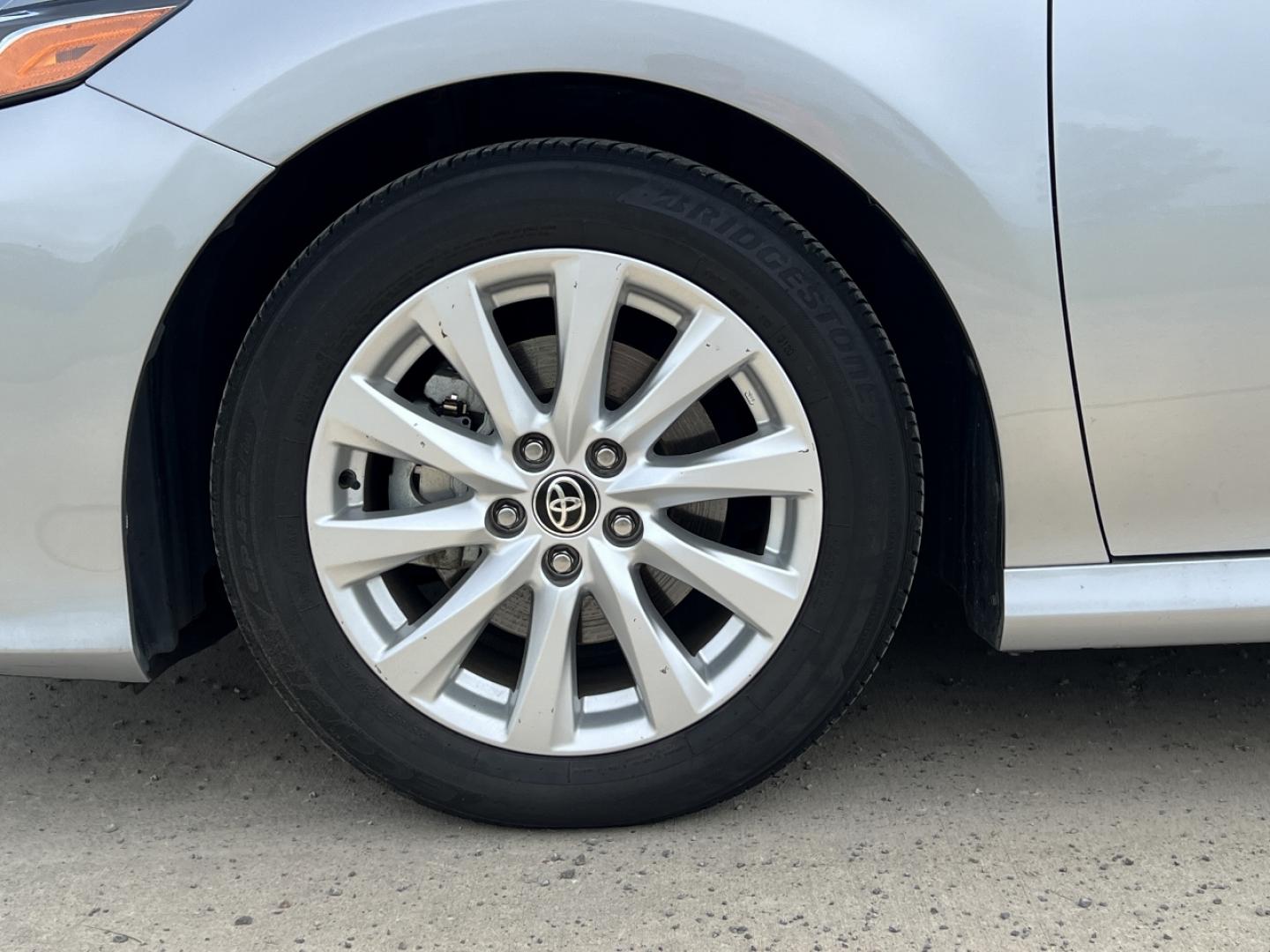 2020 SILVER /Gray Cloth Toyota Camry LE (4T1C11AK0LU) with an 2.5L 4 Cyl. engine, Automatic transmission, located at 506 S. Kingshighway, Cape Girardeau, MO, 63703, (573) 235-5000, 37.294991, -89.553635 - 2020 Toyota Camry LE 1-Owner Only 21xxx miles Front Wheel Drive 2.5L 4 Cyl. Automatic Backup Camera Power Driver Seat Bluetooth Cruise Power Windows/Locks/Mirrors We have financing available and we accept trades! Fill out a credit application on our website or come by today! If you have - Photo#30