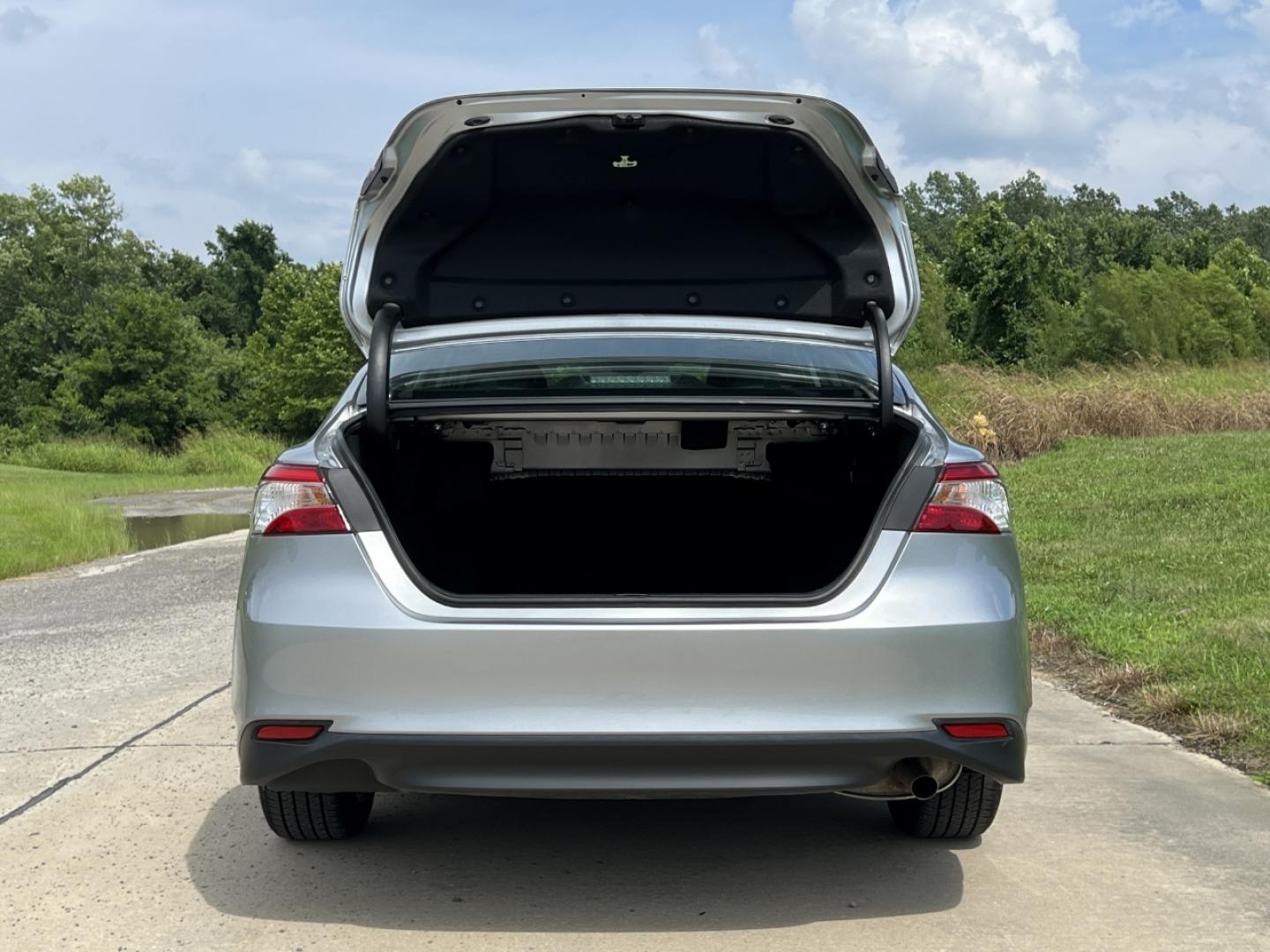2020 SILVER /Gray Cloth Toyota Camry LE (4T1C11AK0LU) with an 2.5L 4 Cyl. engine, Automatic transmission, located at 506 S. Kingshighway, Cape Girardeau, MO, 63703, (573) 235-5000, 37.294991, -89.553635 - 2020 Toyota Camry LE 1-Owner Only 21xxx miles Front Wheel Drive 2.5L 4 Cyl. Automatic Backup Camera Power Driver Seat Bluetooth Cruise Power Windows/Locks/Mirrors We have financing available and we accept trades! Fill out a credit application on our website or come by today! If you have - Photo#16