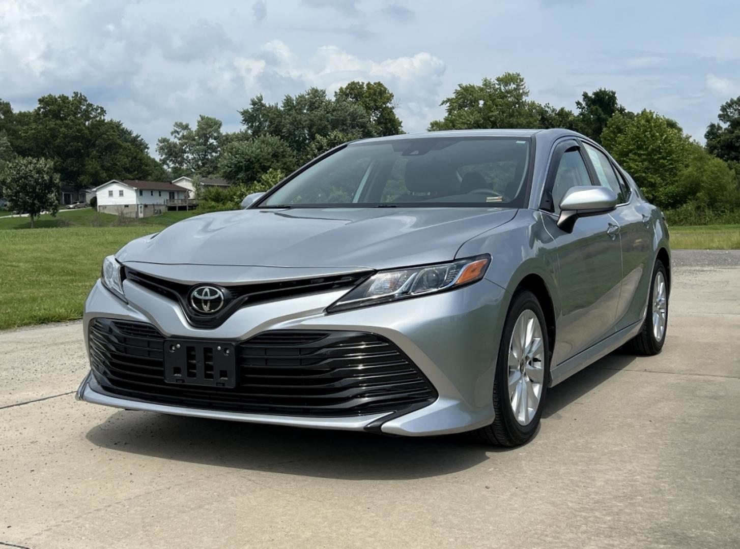2020 SILVER /Gray Cloth Toyota Camry LE (4T1C11AK0LU) with an 2.5L 4 Cyl. engine, Automatic transmission, located at 506 S. Kingshighway, Cape Girardeau, MO, 63703, (573) 235-5000, 37.294991, -89.553635 - 2020 Toyota Camry LE 1-Owner Only 21xxx miles Front Wheel Drive 2.5L 4 Cyl. Automatic Backup Camera Power Driver Seat Bluetooth Cruise Power Windows/Locks/Mirrors We have financing available and we accept trades! Fill out a credit application on our website or come by today! If you have - Photo#4