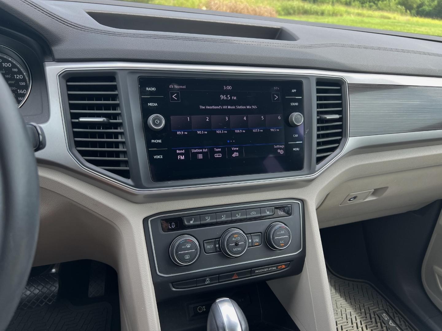 2019 BLUE /Tan Leather Volkswagen Atlas V6 SE w/Technology AWD (1V2UR2CAXKC) with an 3.6L V6 engine, Automatic transmission, located at 506 S. Kingshighway, Cape Girardeau, MO, 63703, (573) 235-5000, 37.294991, -89.553635 - 2019 Volkswagen Atlas SE 1-Owner 101xxx miles All Wheel Drive 3.6L V6 Automatic Leather 3rd Row Backup Camera Bluetooth Remote Start Cruise Power Windows/Locks/Mirrors We have financing available and we accept trades! Fill out a credit application on our website or come by today! If yo - Photo#26