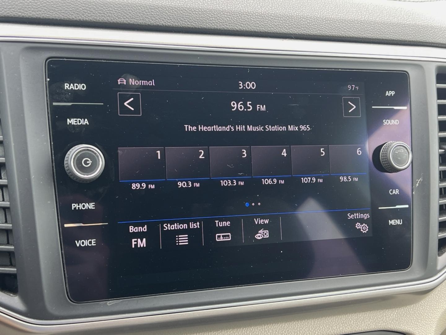 2019 BLUE /Tan Leather Volkswagen Atlas V6 SE w/Technology AWD (1V2UR2CAXKC) with an 3.6L V6 engine, Automatic transmission, located at 506 S. Kingshighway, Cape Girardeau, MO, 63703, (573) 235-5000, 37.294991, -89.553635 - 2019 Volkswagen Atlas SE 1-Owner 101xxx miles All Wheel Drive 3.6L V6 Automatic Leather 3rd Row Backup Camera Bluetooth Remote Start Cruise Power Windows/Locks/Mirrors We have financing available and we accept trades! Fill out a credit application on our website or come by today! If yo - Photo#27