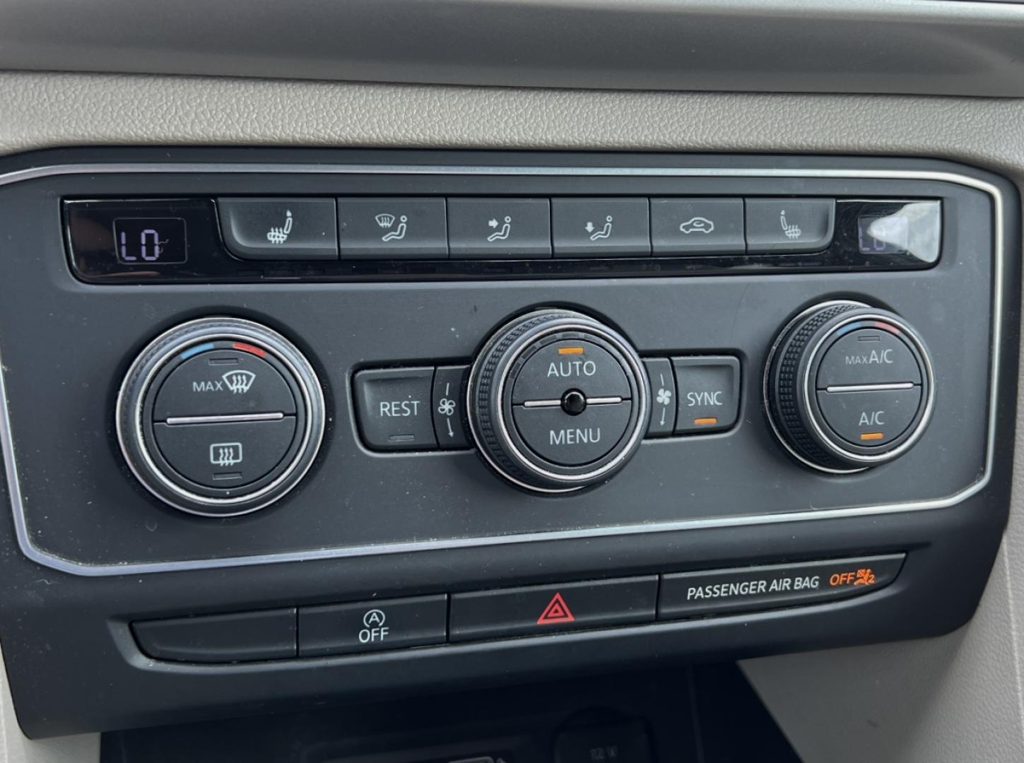 2019 BLUE /Tan Leather Volkswagen Atlas V6 SE w/Technology AWD (1V2UR2CAXKC) with an 3.6L V6 engine, Automatic transmission, located at 506 S. Kingshighway, Cape Girardeau, MO, 63703, (573) 235-5000, 37.294991, -89.553635 - 2019 Volkswagen Atlas SE 1-Owner 101xxx miles All Wheel Drive 3.6L V6 Automatic Leather 3rd Row Backup Camera Bluetooth Remote Start Cruise Power Windows/Locks/Mirrors We have financing available and we accept trades! Fill out a credit application on our website or come by today! If yo - Photo#3