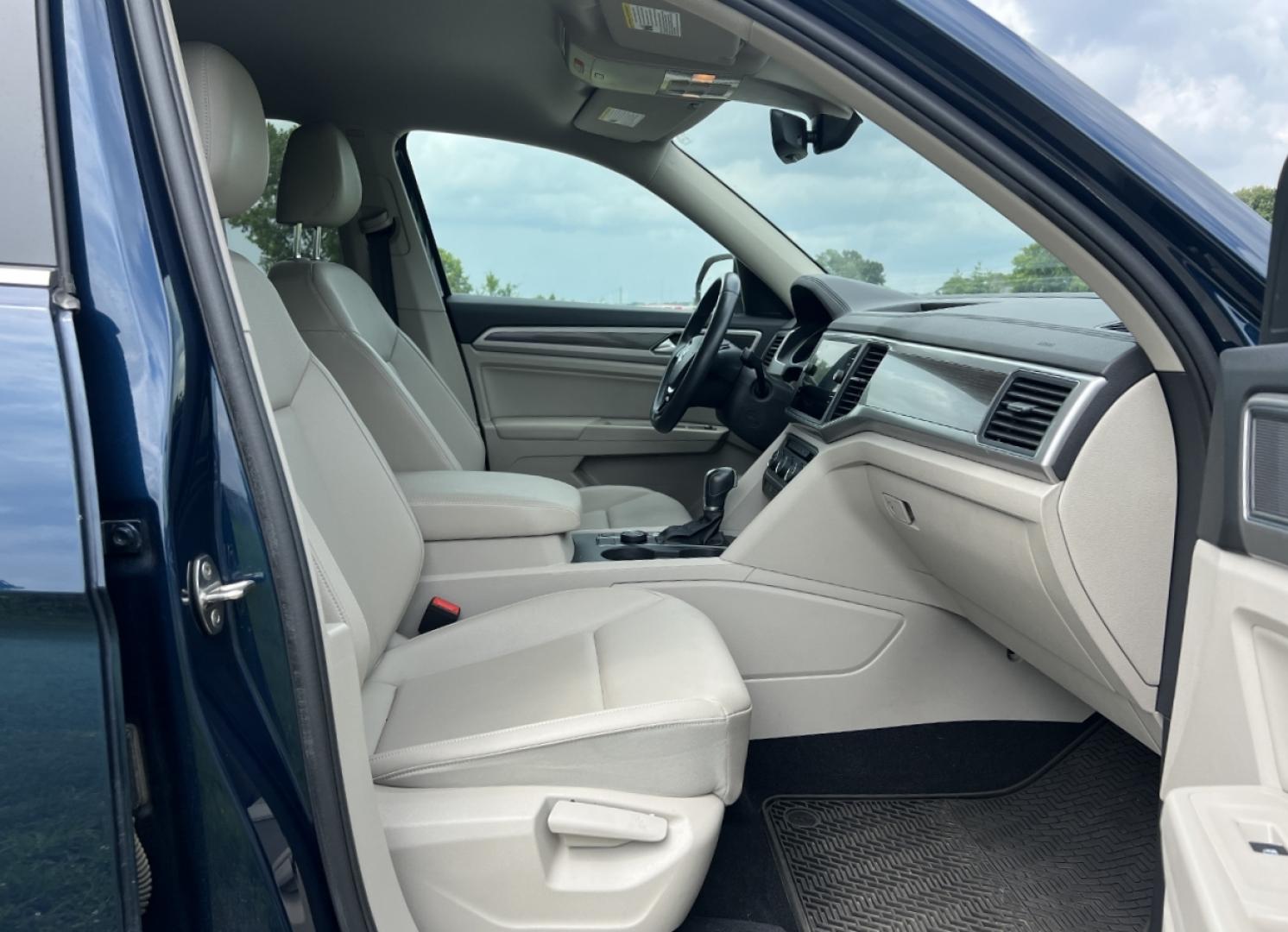 2019 BLUE /Tan Leather Volkswagen Atlas V6 SE w/Technology AWD (1V2UR2CAXKC) with an 3.6L V6 engine, Automatic transmission, located at 506 S. Kingshighway, Cape Girardeau, MO, 63703, (573) 235-5000, 37.294991, -89.553635 - 2019 Volkswagen Atlas SE 1-Owner 101xxx miles All Wheel Drive 3.6L V6 Automatic Leather 3rd Row Backup Camera Bluetooth Remote Start Cruise Power Windows/Locks/Mirrors We have financing available and we accept trades! Fill out a credit application on our website or come by today! If yo - Photo#16