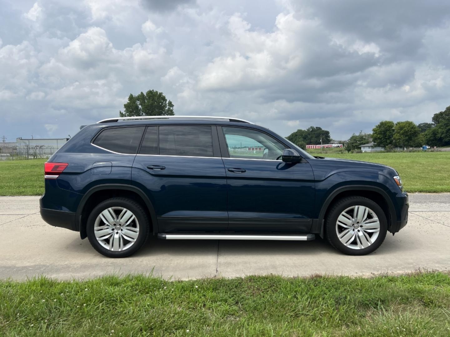 2019 BLUE /Tan Leather Volkswagen Atlas V6 SE w/Technology AWD (1V2UR2CAXKC) with an 3.6L V6 engine, Automatic transmission, located at 506 S. Kingshighway, Cape Girardeau, MO, 63703, (573) 235-5000, 37.294991, -89.553635 - 2019 Volkswagen Atlas SE 1-Owner 101xxx miles All Wheel Drive 3.6L V6 Automatic Leather 3rd Row Backup Camera Bluetooth Remote Start Cruise Power Windows/Locks/Mirrors We have financing available and we accept trades! Fill out a credit application on our website or come by today! If yo - Photo#8