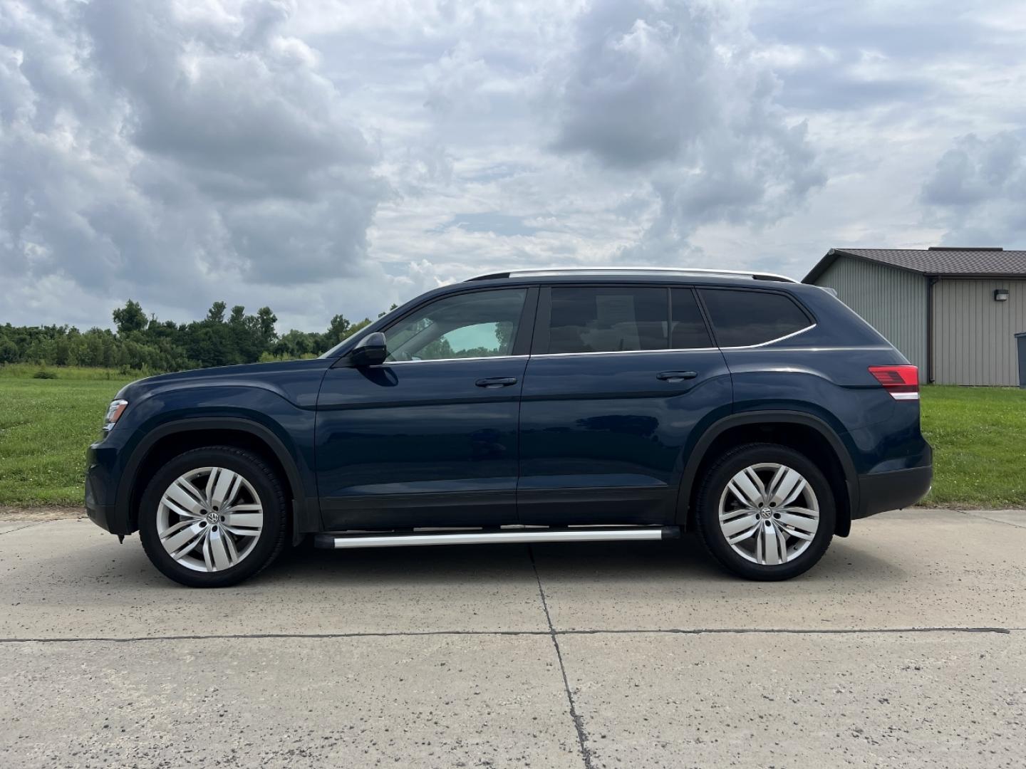 2019 BLUE /Tan Leather Volkswagen Atlas V6 SE w/Technology AWD (1V2UR2CAXKC) with an 3.6L V6 engine, Automatic transmission, located at 506 S. Kingshighway, Cape Girardeau, MO, 63703, (573) 235-5000, 37.294991, -89.553635 - 2019 Volkswagen Atlas SE 1-Owner 101xxx miles All Wheel Drive 3.6L V6 Automatic Leather 3rd Row Backup Camera Bluetooth Remote Start Cruise Power Windows/Locks/Mirrors We have financing available and we accept trades! Fill out a credit application on our website or come by today! If yo - Photo#7