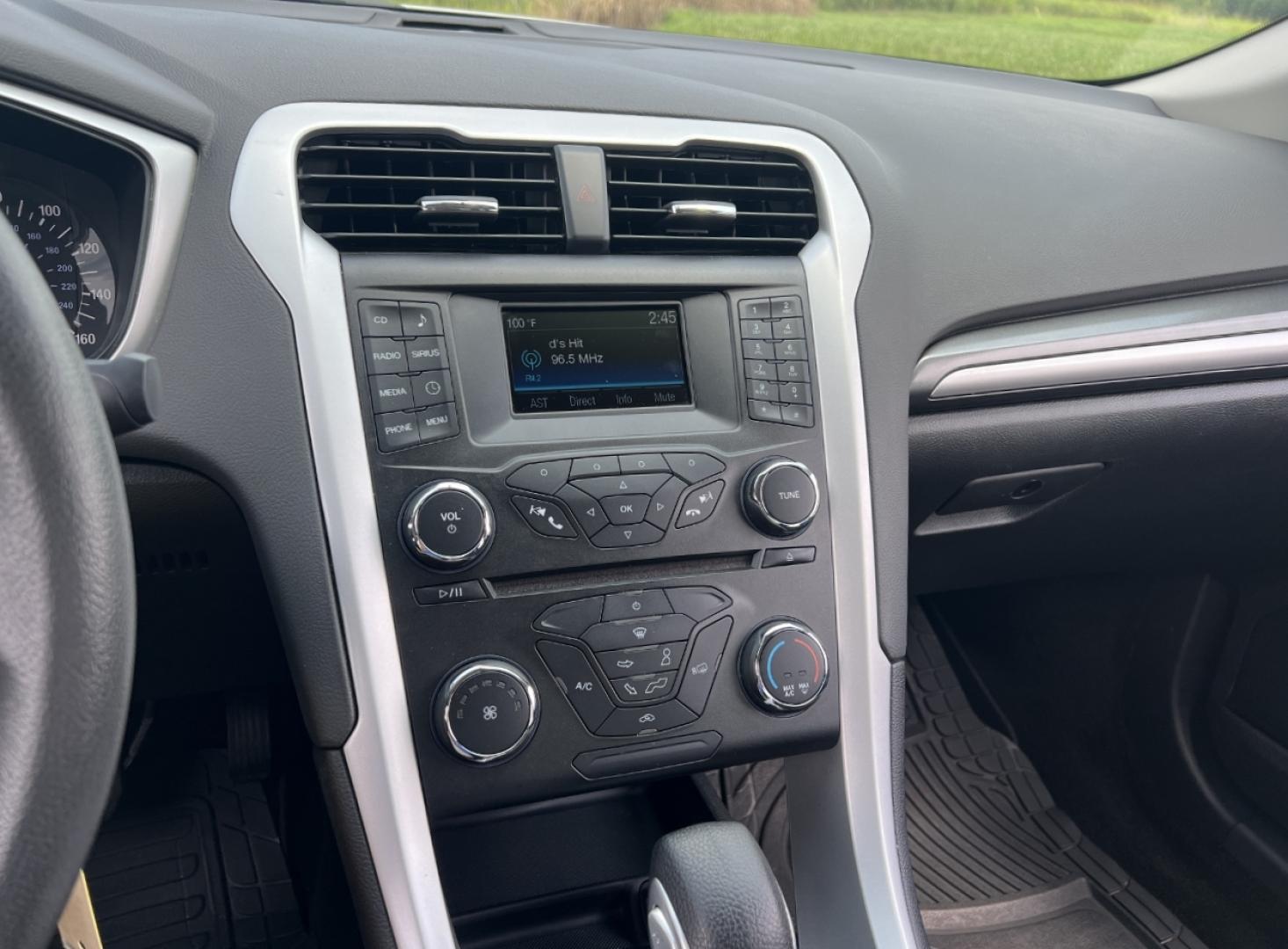 2014 WHITE /Black Cloth Ford Fusion SE (1FA6P0HD8E5) with an 1.5L 4 Cyl. engine, Automatic transmission, located at 506 S. Kingshighway, Cape Girardeau, MO, 63703, (573) 235-5000, 37.294991, -89.553635 - 2014 Ford Fusion SE 1-Owner Only 79xxx miles Front Wheel Drive 1.5L 4 Cyl. Automatic Power Driver Seat Bluetooth Cruise Power Windows/Locks/Mirrors We have financing available and we accept trades! Fill out a credit application on our website or come by today! If you have any questions, g - Photo#21