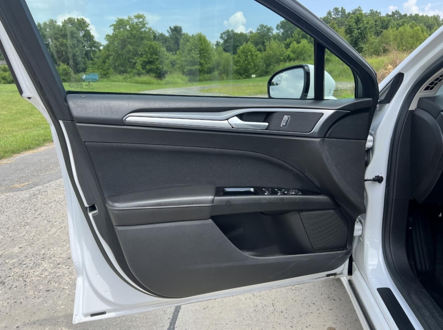 2014 WHITE /Black Cloth Ford Fusion SE (1FA6P0HD8E5) with an 1.5L 4 Cyl. engine, Automatic transmission, located at 506 S. Kingshighway, Cape Girardeau, MO, 63703, (573) 235-5000, 37.294991, -89.553635 - 2014 Ford Fusion SE 1-Owner Only 79xxx miles Front Wheel Drive 1.5L 4 Cyl. Automatic Power Driver Seat Bluetooth Cruise Power Windows/Locks/Mirrors We have financing available and we accept trades! Fill out a credit application on our website or come by today! If you have any questions, g - Photo#10