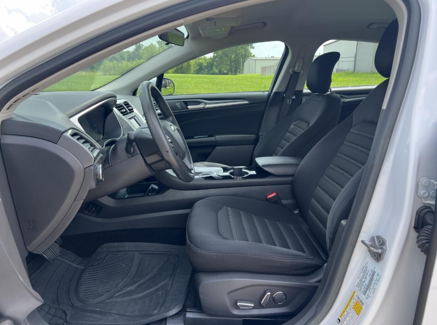 2014 WHITE /Black Cloth Ford Fusion SE (1FA6P0HD8E5) with an 1.5L 4 Cyl. engine, Automatic transmission, located at 506 S. Kingshighway, Cape Girardeau, MO, 63703, (573) 235-5000, 37.294991, -89.553635 - 2014 Ford Fusion SE 1-Owner Only 79xxx miles Front Wheel Drive 1.5L 4 Cyl. Automatic Power Driver Seat Bluetooth Cruise Power Windows/Locks/Mirrors We have financing available and we accept trades! Fill out a credit application on our website or come by today! If you have any questions, g - Photo#11