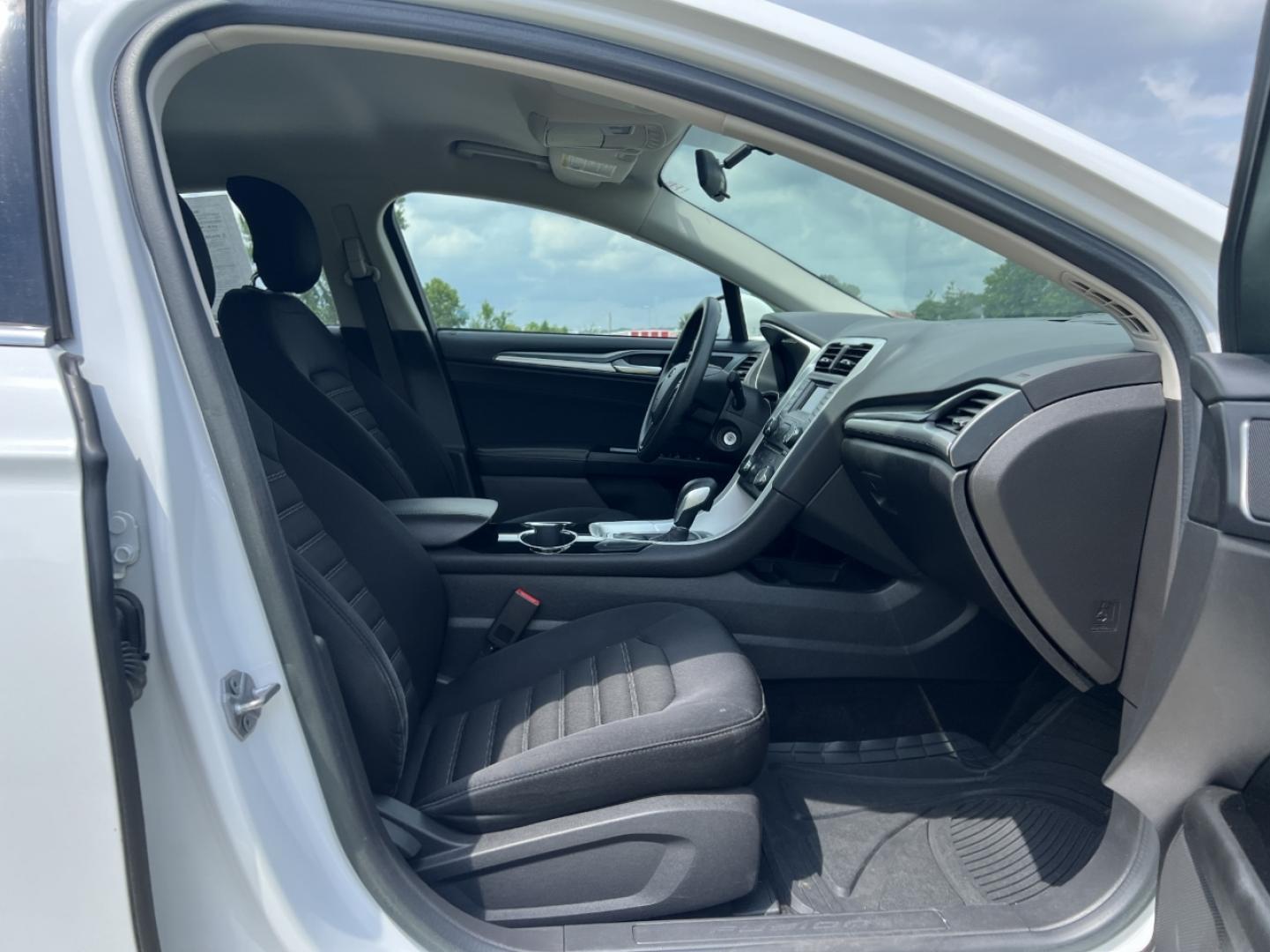 2014 WHITE /Black Cloth Ford Fusion SE (1FA6P0HD8E5) with an 1.5L 4 Cyl. engine, Automatic transmission, located at 506 S. Kingshighway, Cape Girardeau, MO, 63703, (573) 235-5000, 37.294991, -89.553635 - 2014 Ford Fusion SE 1-Owner Only 79xxx miles Front Wheel Drive 1.5L 4 Cyl. Automatic Power Driver Seat Bluetooth Cruise Power Windows/Locks/Mirrors We have financing available and we accept trades! Fill out a credit application on our website or come by today! If you have any questions, g - Photo#13