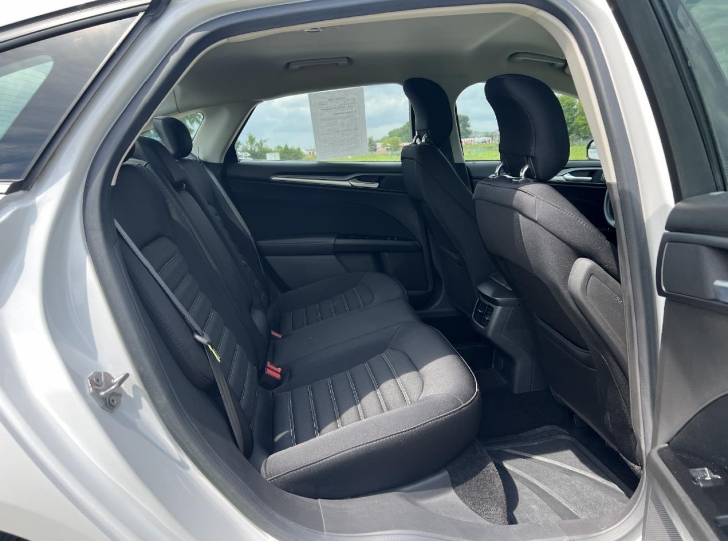 2014 WHITE /Black Cloth Ford Fusion SE (1FA6P0HD8E5) with an 1.5L 4 Cyl. engine, Automatic transmission, located at 506 S. Kingshighway, Cape Girardeau, MO, 63703, (573) 235-5000, 37.294991, -89.553635 - 2014 Ford Fusion SE 1-Owner Only 79xxx miles Front Wheel Drive 1.5L 4 Cyl. Automatic Power Driver Seat Bluetooth Cruise Power Windows/Locks/Mirrors We have financing available and we accept trades! Fill out a credit application on our website or come by today! If you have any questions, g - Photo#15