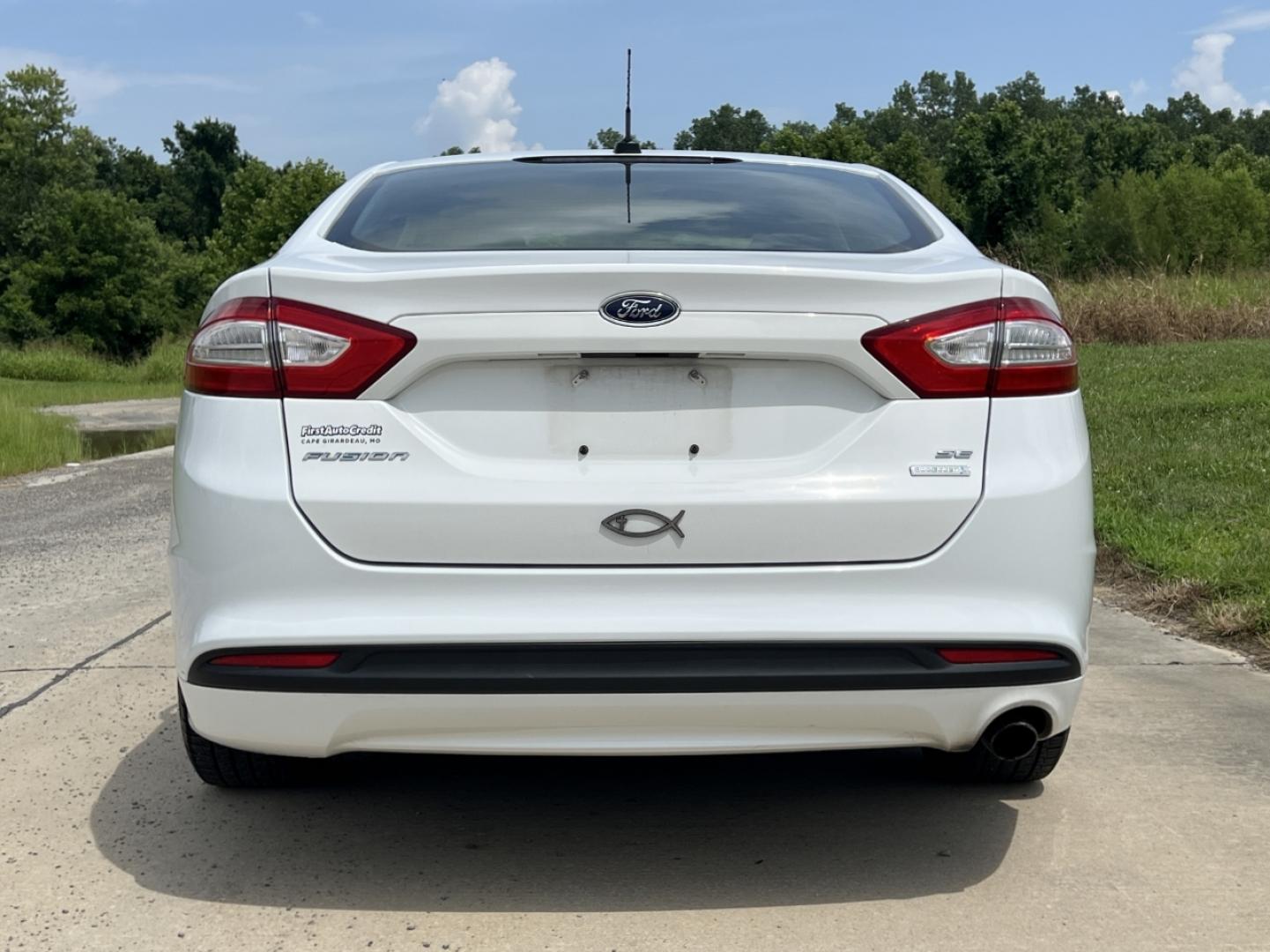 2014 WHITE /Black Cloth Ford Fusion SE (1FA6P0HD8E5) with an 1.5L 4 Cyl. engine, Automatic transmission, located at 506 S. Kingshighway, Cape Girardeau, MO, 63703, (573) 235-5000, 37.294991, -89.553635 - 2014 Ford Fusion SE 1-Owner Only 79xxx miles Front Wheel Drive 1.5L 4 Cyl. Automatic Power Driver Seat Bluetooth Cruise Power Windows/Locks/Mirrors We have financing available and we accept trades! Fill out a credit application on our website or come by today! If you have any questions, g - Photo#8