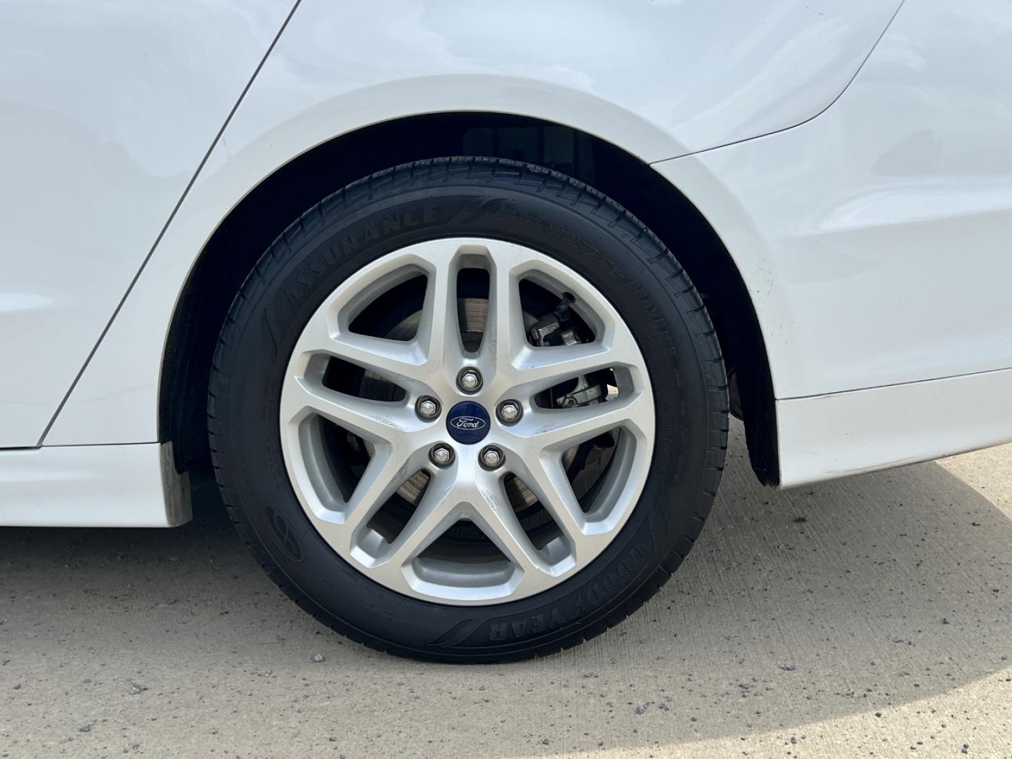 2014 WHITE /Black Cloth Ford Fusion SE (1FA6P0HD8E5) with an 1.5L 4 Cyl. engine, Automatic transmission, located at 506 S. Kingshighway, Cape Girardeau, MO, 63703, (573) 235-5000, 37.294991, -89.553635 - 2014 Ford Fusion SE 1-Owner Only 79xxx miles Front Wheel Drive 1.5L 4 Cyl. Automatic Power Driver Seat Bluetooth Cruise Power Windows/Locks/Mirrors We have financing available and we accept trades! Fill out a credit application on our website or come by today! If you have any questions, g - Photo#32