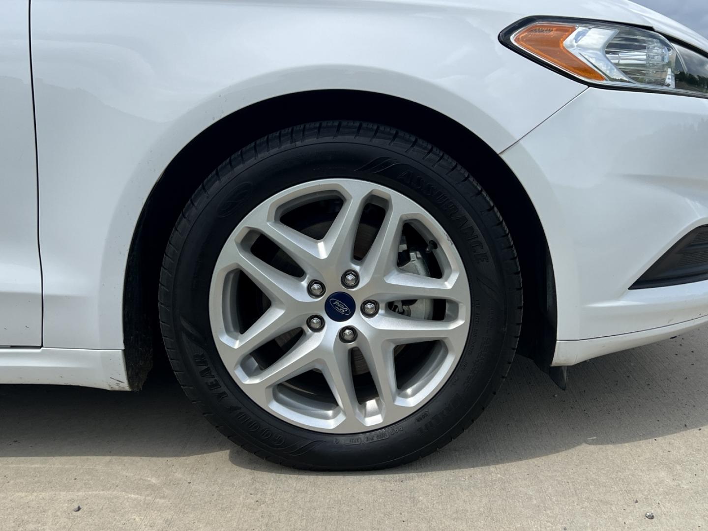 2014 WHITE /Black Cloth Ford Fusion SE (1FA6P0HD8E5) with an 1.5L 4 Cyl. engine, Automatic transmission, located at 506 S. Kingshighway, Cape Girardeau, MO, 63703, (573) 235-5000, 37.294991, -89.553635 - 2014 Ford Fusion SE 1-Owner Only 79xxx miles Front Wheel Drive 1.5L 4 Cyl. Automatic Power Driver Seat Bluetooth Cruise Power Windows/Locks/Mirrors We have financing available and we accept trades! Fill out a credit application on our website or come by today! If you have any questions, g - Photo#34