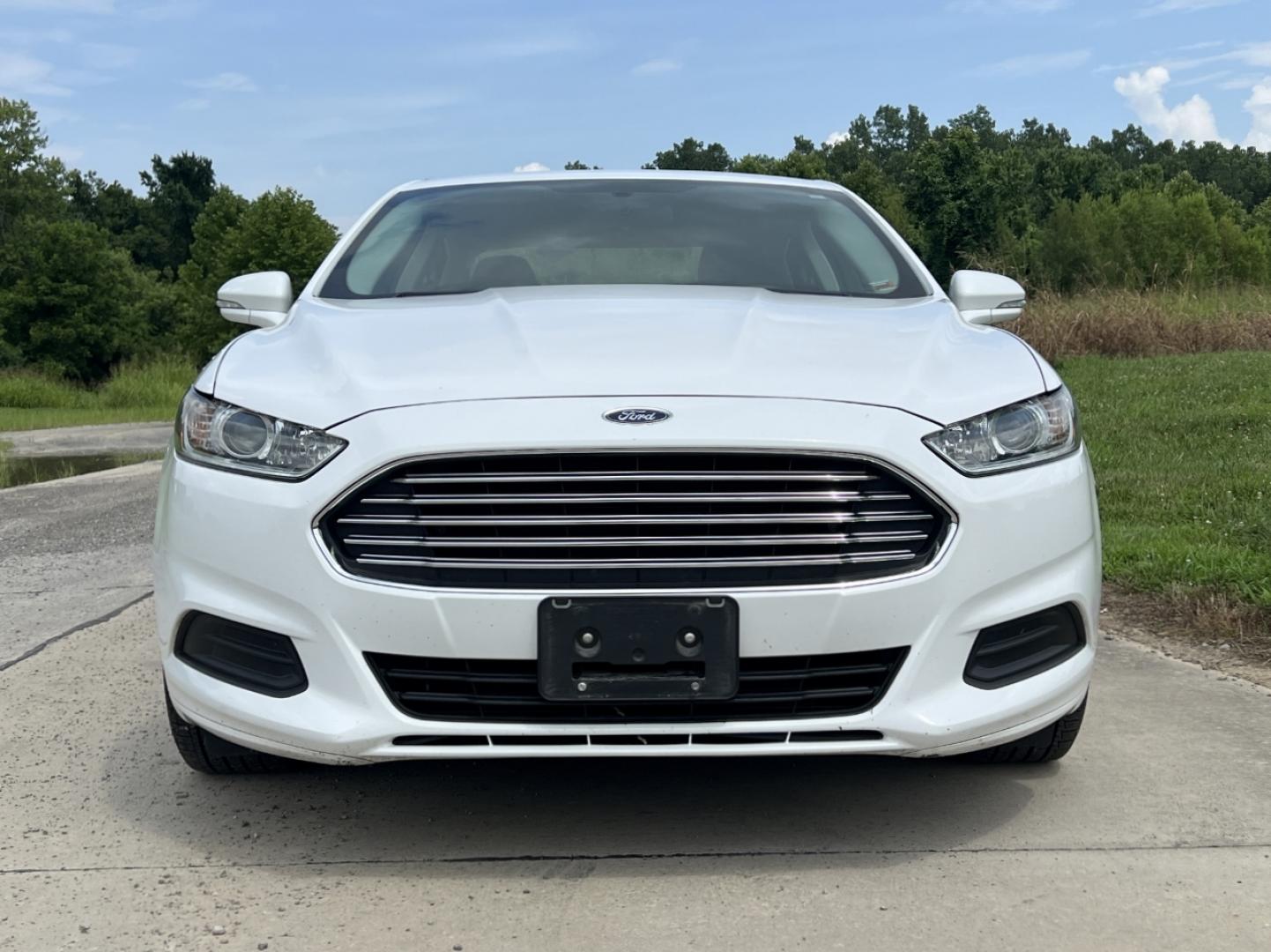 2014 WHITE /Black Cloth Ford Fusion SE (1FA6P0HD8E5) with an 1.5L 4 Cyl. engine, Automatic transmission, located at 506 S. Kingshighway, Cape Girardeau, MO, 63703, (573) 235-5000, 37.294991, -89.553635 - 2014 Ford Fusion SE 1-Owner Only 79xxx miles Front Wheel Drive 1.5L 4 Cyl. Automatic Power Driver Seat Bluetooth Cruise Power Windows/Locks/Mirrors We have financing available and we accept trades! Fill out a credit application on our website or come by today! If you have any questions, g - Photo#9