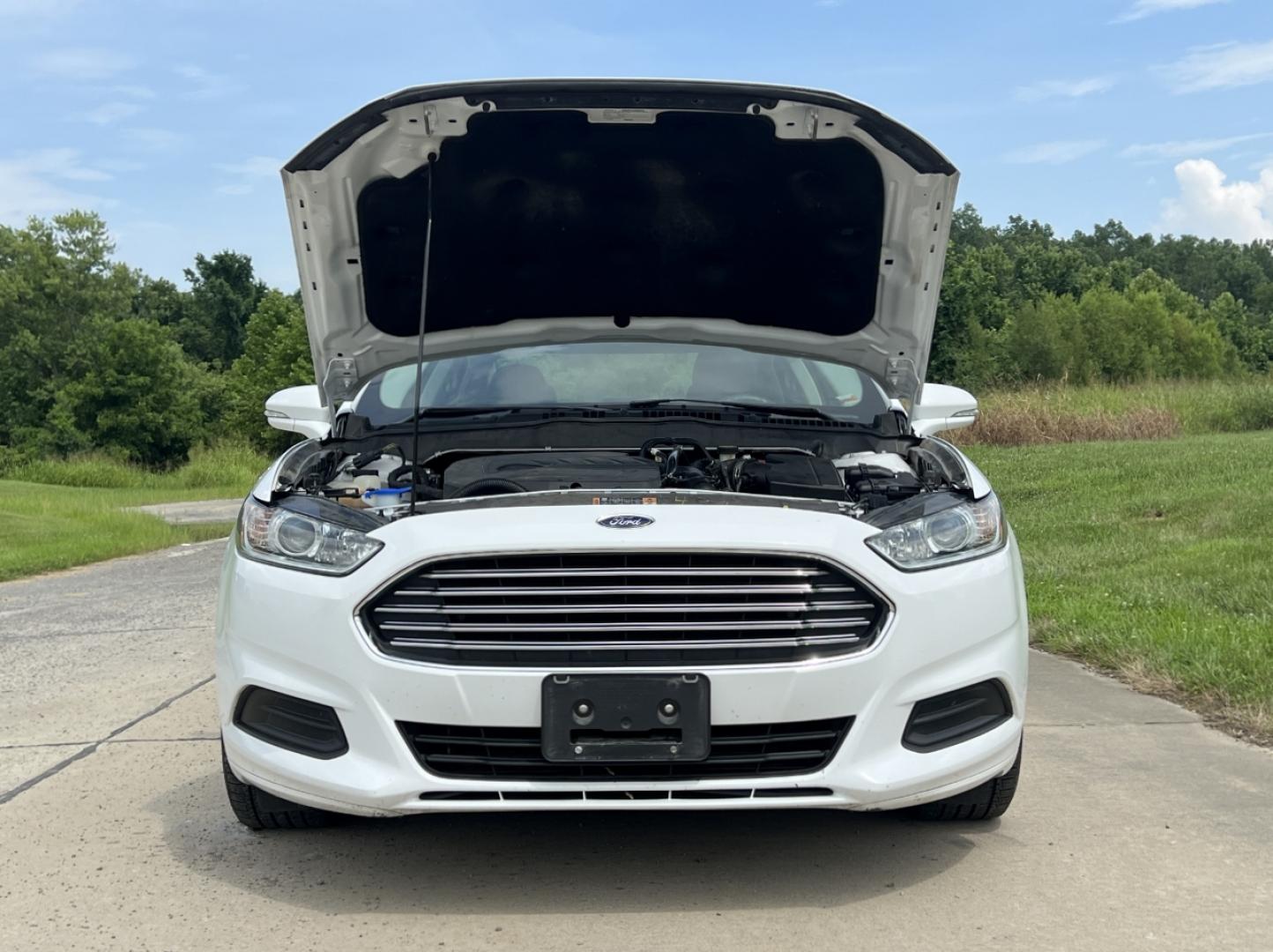 2014 WHITE /Black Cloth Ford Fusion SE (1FA6P0HD8E5) with an 1.5L 4 Cyl. engine, Automatic transmission, located at 506 S. Kingshighway, Cape Girardeau, MO, 63703, (573) 235-5000, 37.294991, -89.553635 - 2014 Ford Fusion SE 1-Owner Only 79xxx miles Front Wheel Drive 1.5L 4 Cyl. Automatic Power Driver Seat Bluetooth Cruise Power Windows/Locks/Mirrors We have financing available and we accept trades! Fill out a credit application on our website or come by today! If you have any questions, g - Photo#28
