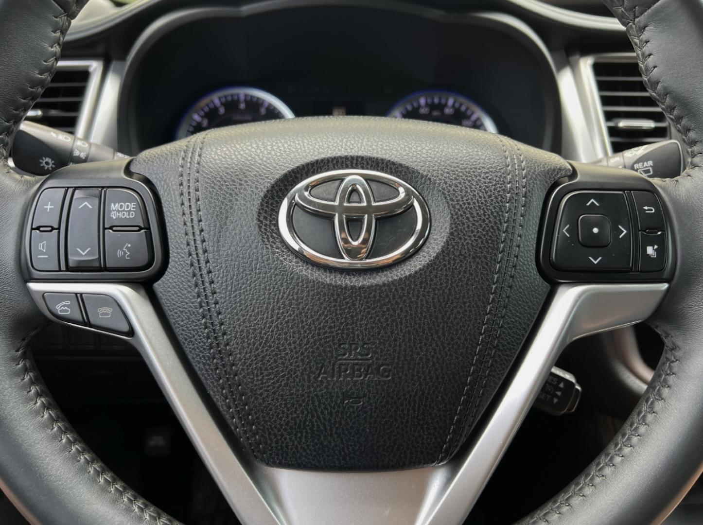 2016 MAROON /Black Leather Toyota Highlander XLE AWD V6 (5TDJKRFH1GS) with an 3.5L V6 engine, Automatic transmission, located at 506 S. Kingshighway, Cape Girardeau, MO, 63703, (573) 235-5000, 37.294991, -89.553635 - 2016 Toyota Highlander XLE 167xxx miles All Wheel Drive 3.5L V6 Automatic Leather 3rd Row Navigation Power Driver Seat Heated Seats Backup Camera Bluetooth Cruise Power Windows/Locks/Mirrors We have financing available and we accept trades! Fill out a credit application on our website - Photo#25