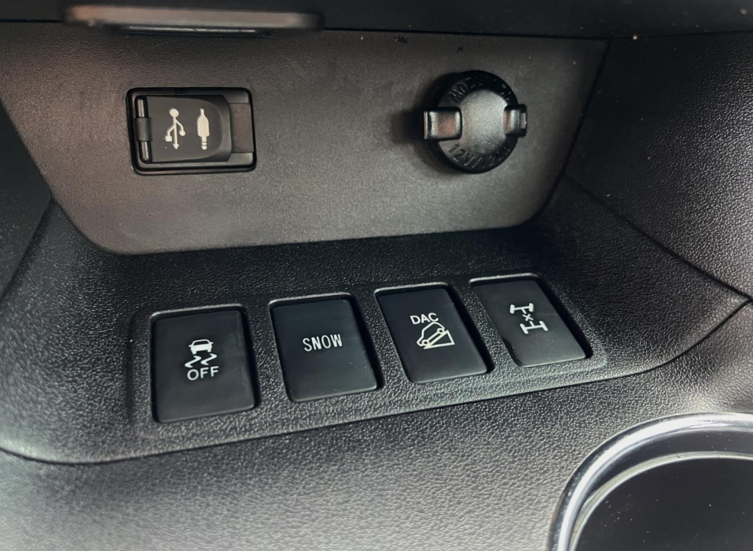 2016 MAROON /Black Leather Toyota Highlander XLE AWD V6 (5TDJKRFH1GS) with an 3.5L V6 engine, Automatic transmission, located at 506 S. Kingshighway, Cape Girardeau, MO, 63703, (573) 235-5000, 37.294991, -89.553635 - 2016 Toyota Highlander XLE 167xxx miles All Wheel Drive 3.5L V6 Automatic Leather 3rd Row Navigation Power Driver Seat Heated Seats Backup Camera Bluetooth Cruise Power Windows/Locks/Mirrors We have financing available and we accept trades! Fill out a credit application on our website - Photo#31