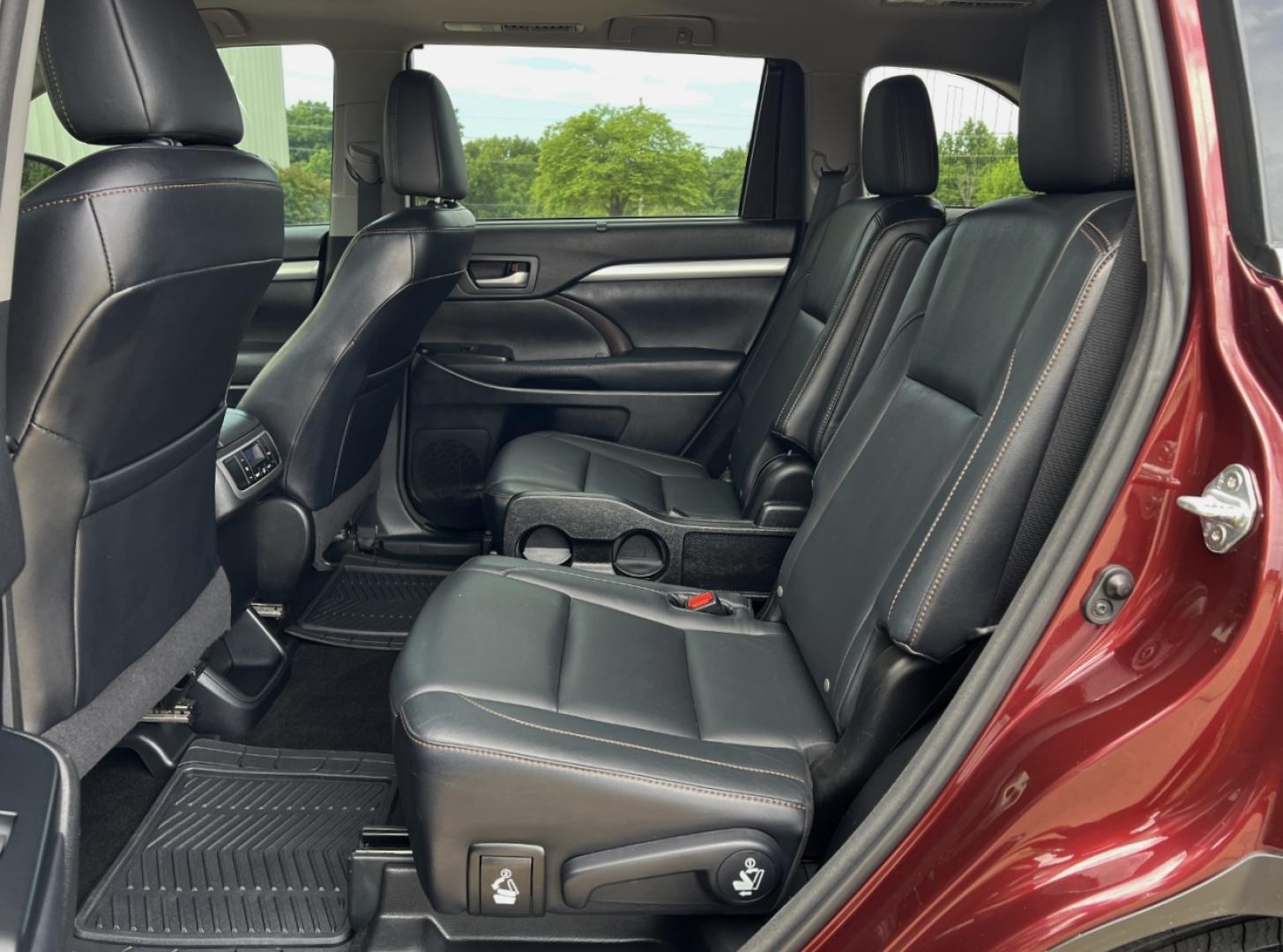 2016 MAROON /Black Leather Toyota Highlander XLE AWD V6 (5TDJKRFH1GS) with an 3.5L V6 engine, Automatic transmission, located at 506 S. Kingshighway, Cape Girardeau, MO, 63703, (573) 235-5000, 37.294991, -89.553635 - 2016 Toyota Highlander XLE 167xxx miles All Wheel Drive 3.5L V6 Automatic Leather 3rd Row Navigation Power Driver Seat Heated Seats Backup Camera Bluetooth Cruise Power Windows/Locks/Mirrors We have financing available and we accept trades! Fill out a credit application on our website - Photo#18