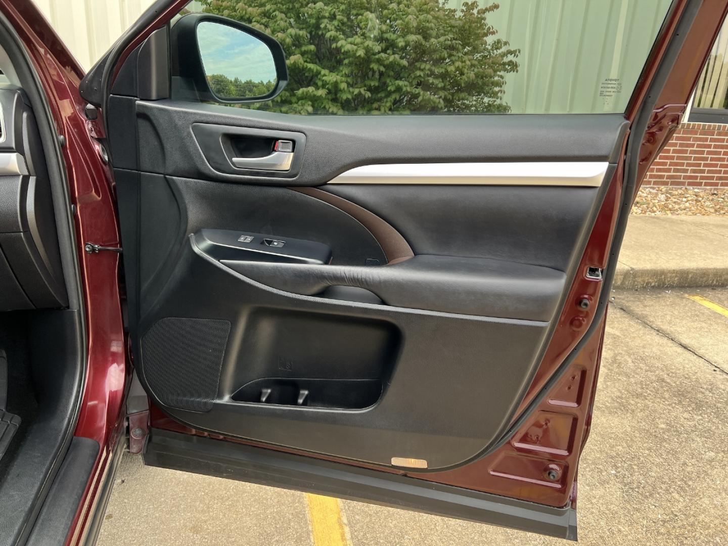 2016 MAROON /Black Leather Toyota Highlander XLE AWD V6 (5TDJKRFH1GS) with an 3.5L V6 engine, Automatic transmission, located at 506 S. Kingshighway, Cape Girardeau, MO, 63703, (573) 235-5000, 37.294991, -89.553635 - 2016 Toyota Highlander XLE 167xxx miles All Wheel Drive 3.5L V6 Automatic Leather 3rd Row Navigation Power Driver Seat Heated Seats Backup Camera Bluetooth Cruise Power Windows/Locks/Mirrors We have financing available and we accept trades! Fill out a credit application on our website - Photo#16