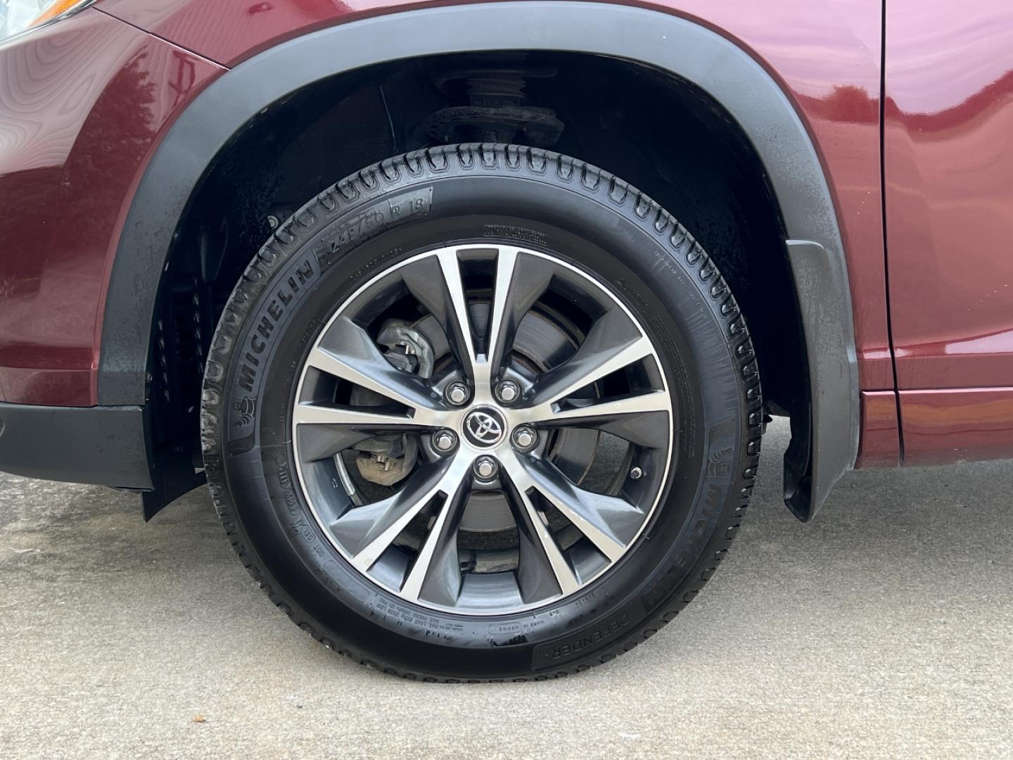 2016 MAROON /Black Leather Toyota Highlander XLE AWD V6 (5TDJKRFH1GS) with an 3.5L V6 engine, Automatic transmission, located at 506 S. Kingshighway, Cape Girardeau, MO, 63703, (573) 235-5000, 37.294991, -89.553635 - 2016 Toyota Highlander XLE 167xxx miles All Wheel Drive 3.5L V6 Automatic Leather 3rd Row Navigation Power Driver Seat Heated Seats Backup Camera Bluetooth Cruise Power Windows/Locks/Mirrors We have financing available and we accept trades! Fill out a credit application on our website - Photo#39