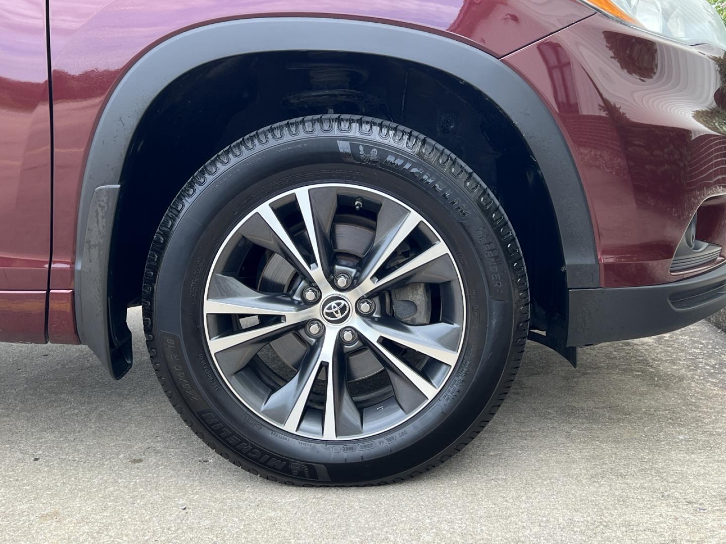 2016 MAROON /Black Leather Toyota Highlander XLE AWD V6 (5TDJKRFH1GS) with an 3.5L V6 engine, Automatic transmission, located at 506 S. Kingshighway, Cape Girardeau, MO, 63703, (573) 235-5000, 37.294991, -89.553635 - 2016 Toyota Highlander XLE 167xxx miles All Wheel Drive 3.5L V6 Automatic Leather 3rd Row Navigation Power Driver Seat Heated Seats Backup Camera Bluetooth Cruise Power Windows/Locks/Mirrors We have financing available and we accept trades! Fill out a credit application on our website - Photo#42