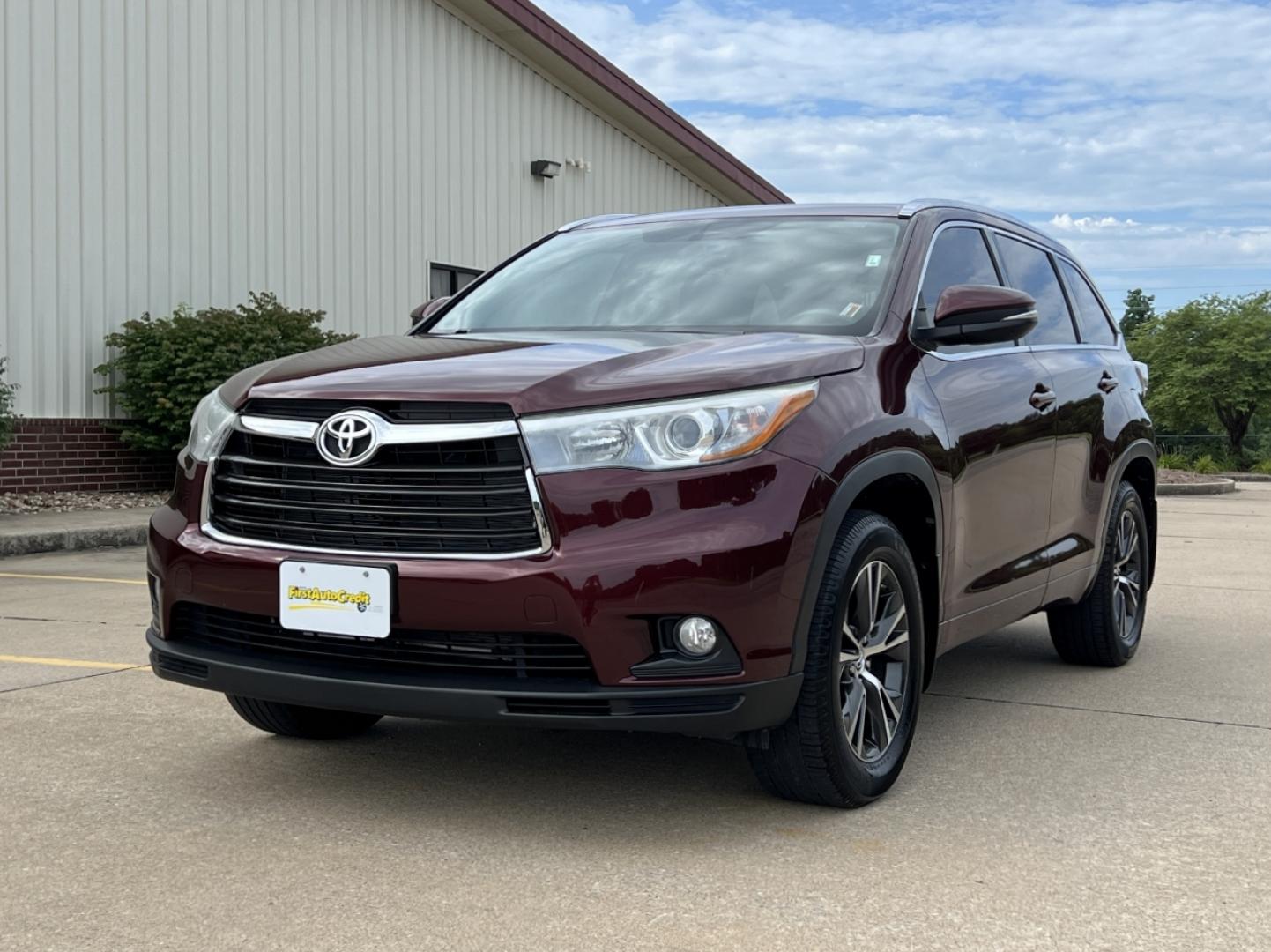 2016 MAROON /Black Leather Toyota Highlander XLE AWD V6 (5TDJKRFH1GS) with an 3.5L V6 engine, Automatic transmission, located at 506 S. Kingshighway, Cape Girardeau, MO, 63703, (573) 235-5000, 37.294991, -89.553635 - 2016 Toyota Highlander XLE 167xxx miles All Wheel Drive 3.5L V6 Automatic Leather 3rd Row Navigation Power Driver Seat Heated Seats Backup Camera Bluetooth Cruise Power Windows/Locks/Mirrors We have financing available and we accept trades! Fill out a credit application on our website - Photo#7