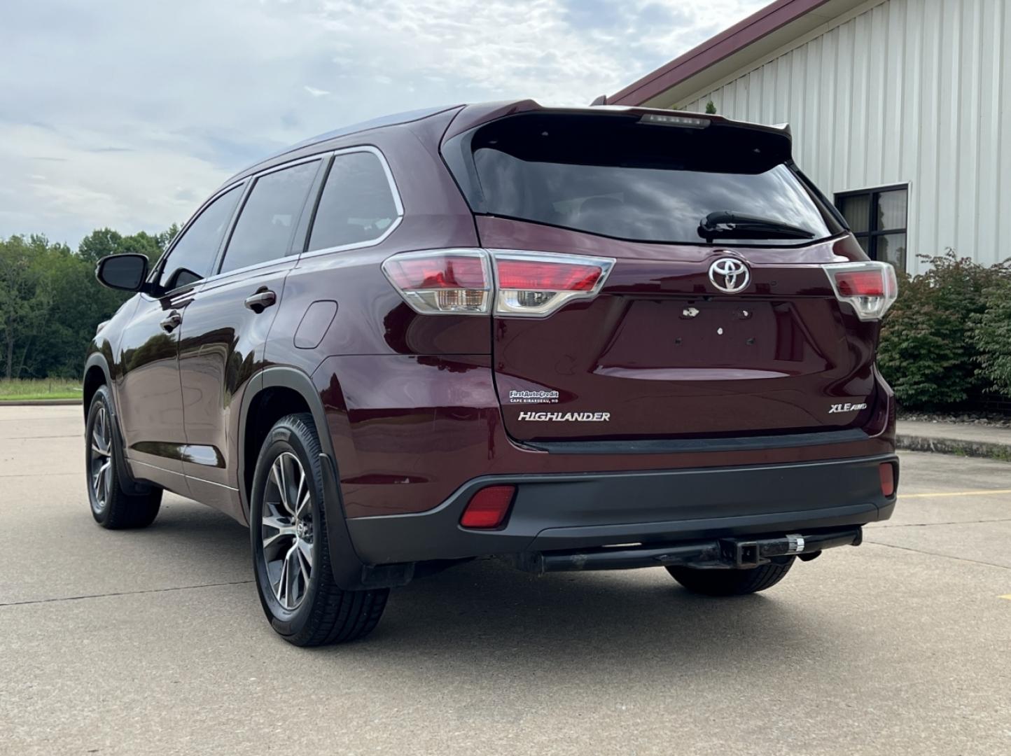 2016 MAROON /Black Leather Toyota Highlander XLE AWD V6 (5TDJKRFH1GS) with an 3.5L V6 engine, Automatic transmission, located at 506 S. Kingshighway, Cape Girardeau, MO, 63703, (573) 235-5000, 37.294991, -89.553635 - 2016 Toyota Highlander XLE 167xxx miles All Wheel Drive 3.5L V6 Automatic Leather 3rd Row Navigation Power Driver Seat Heated Seats Backup Camera Bluetooth Cruise Power Windows/Locks/Mirrors We have financing available and we accept trades! Fill out a credit application on our website - Photo#11