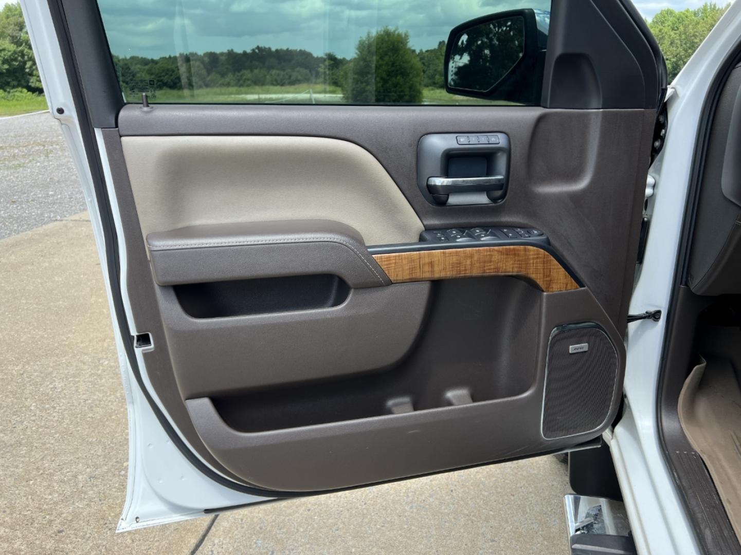 2016 WHITE /Tan Leather GMC Sierra 1500 SLT Crew Cab Long Box 4WD (3GTU2NEC0GG) with an 5.3L V8 engine, Automatic transmission, located at 506 S. Kingshighway, Cape Girardeau, MO, 63703, (573) 235-5000, 37.294991, -89.553635 - 2016 GMC Sierra 1500 SLT 133xxx miles 4x4 5.3L V8 Automatic Leather New Tires Navigation Power/Heated/Cooled Seats Backup Camera Sunroof Bluetooth Remote Start Cruise Power Windows/Locks/Mirrors We have financing available and we accept trades! Fill out a credit application on our web - Photo#15
