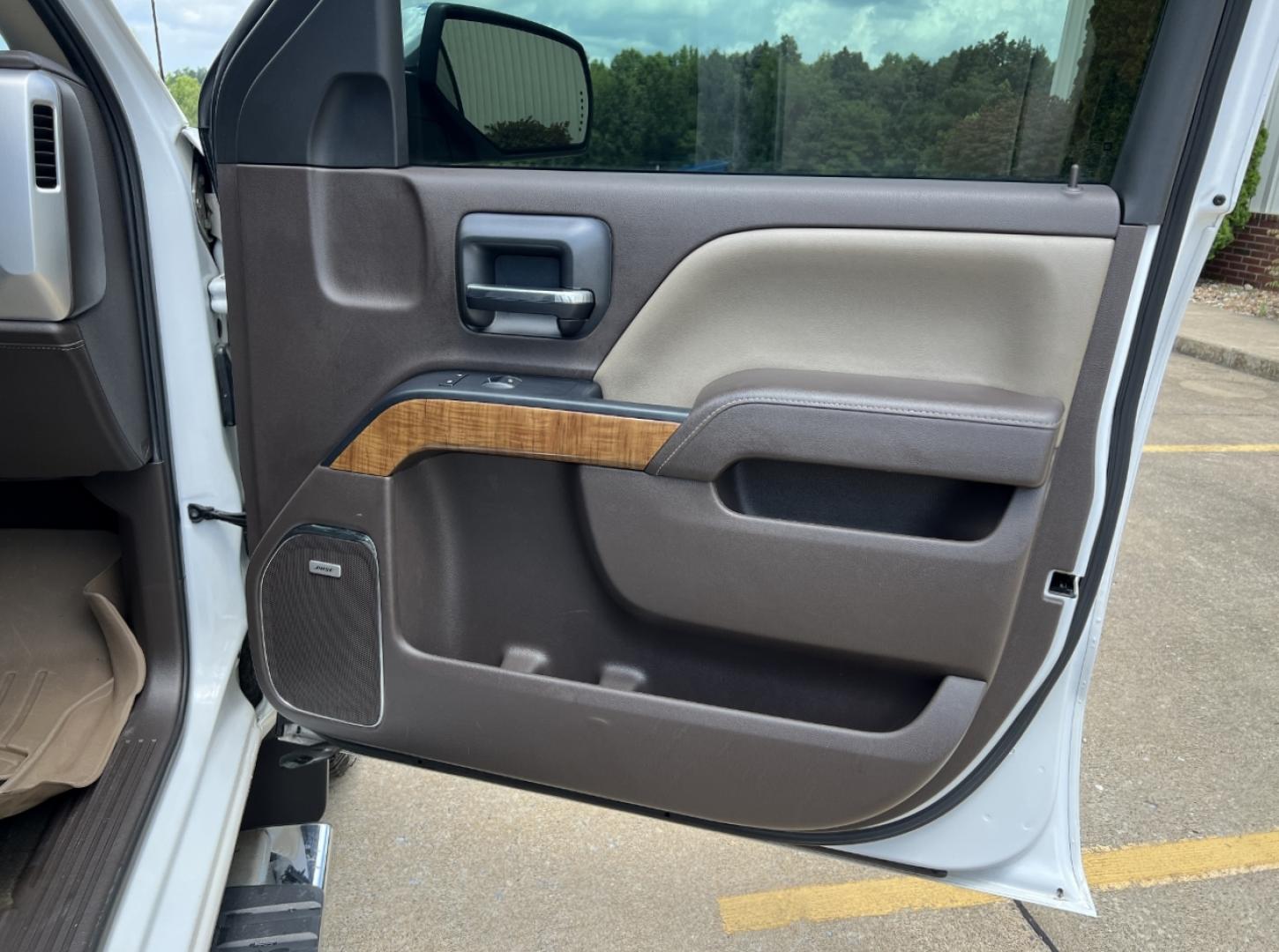 2016 WHITE /Tan Leather GMC Sierra 1500 SLT Crew Cab Long Box 4WD (3GTU2NEC0GG) with an 5.3L V8 engine, Automatic transmission, located at 506 S. Kingshighway, Cape Girardeau, MO, 63703, (573) 235-5000, 37.294991, -89.553635 - 2016 GMC Sierra 1500 SLT 133xxx miles 4x4 5.3L V8 Automatic Leather New Tires Navigation Power/Heated/Cooled Seats Backup Camera Sunroof Bluetooth Remote Start Cruise Power Windows/Locks/Mirrors We have financing available and we accept trades! Fill out a credit application on our web - Photo#17