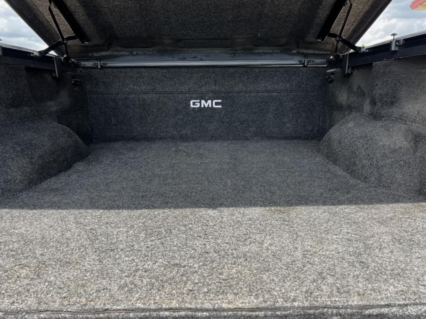 2016 WHITE /Tan Leather GMC Sierra 1500 SLT Crew Cab Long Box 4WD (3GTU2NEC0GG) with an 5.3L V8 engine, Automatic transmission, located at 506 S. Kingshighway, Cape Girardeau, MO, 63703, (573) 235-5000, 37.294991, -89.553635 - 2016 GMC Sierra 1500 SLT 133xxx miles 4x4 5.3L V8 Automatic Leather New Tires Navigation Power/Heated/Cooled Seats Backup Camera Sunroof Bluetooth Remote Start Cruise Power Windows/Locks/Mirrors We have financing available and we accept trades! Fill out a credit application on our web - Photo#22