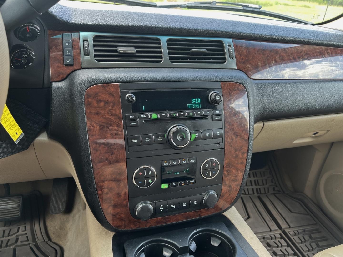 2007 GOLD /Tan Leather Chevrolet Avalanche LS 4WD (3GNFK12387G) with an 5.3L V8 engine, Automatic transmission, located at 506 S. Kingshighway, Cape Girardeau, MO, 63703, (573) 235-5000, 37.294991, -89.553635 - 2007 Chevrolet Avalanche 1500 LS 183xxx miles 4x4 5.3L V8 Automatic Leather Power/Heated Seats Sunroof Cruise Power Windows/Locks/Mirrors We have financing available and we accept trades! Fill out a credit application on our website or come by today! If you have any questions, give us a c - Photo#22